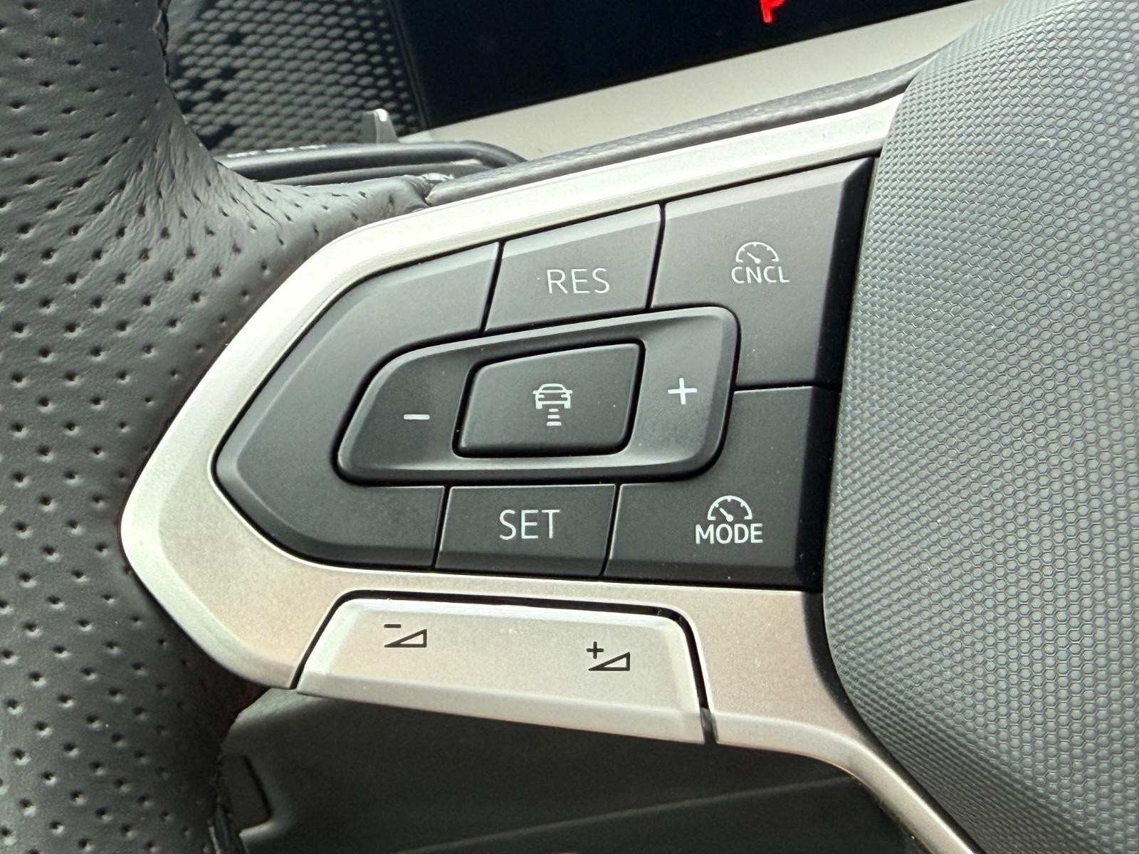 Volkswagen Tiguan Vehicle Image 10