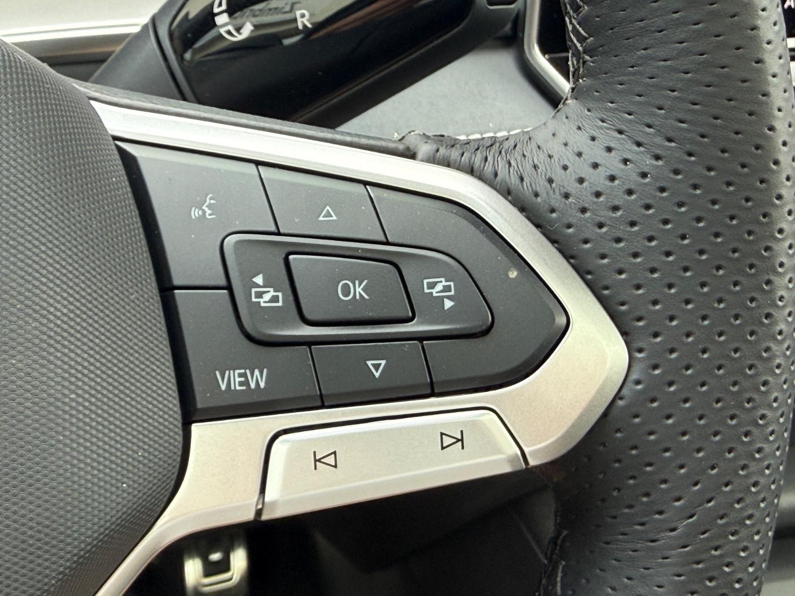 Volkswagen Tiguan Vehicle Image 11
