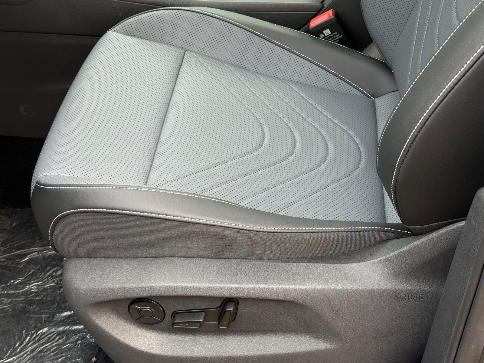 Volkswagen Tiguan Vehicle Image 16