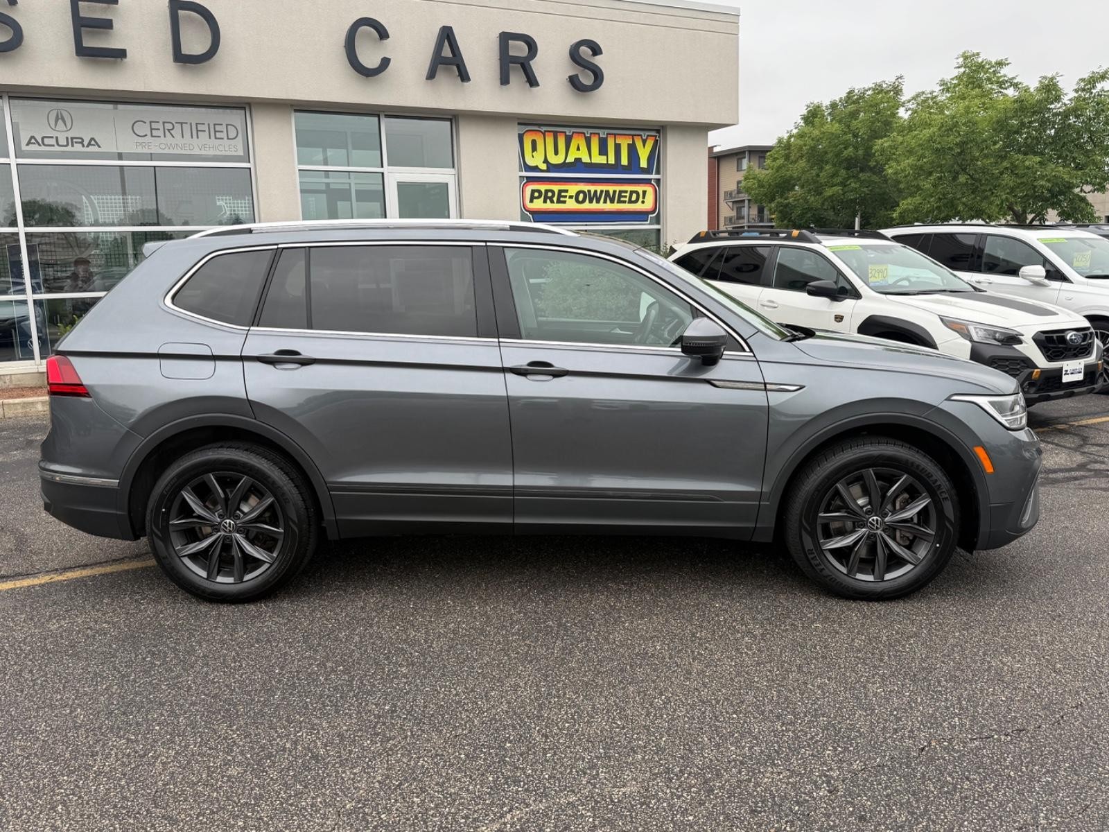 Volkswagen Tiguan Vehicle Image 02