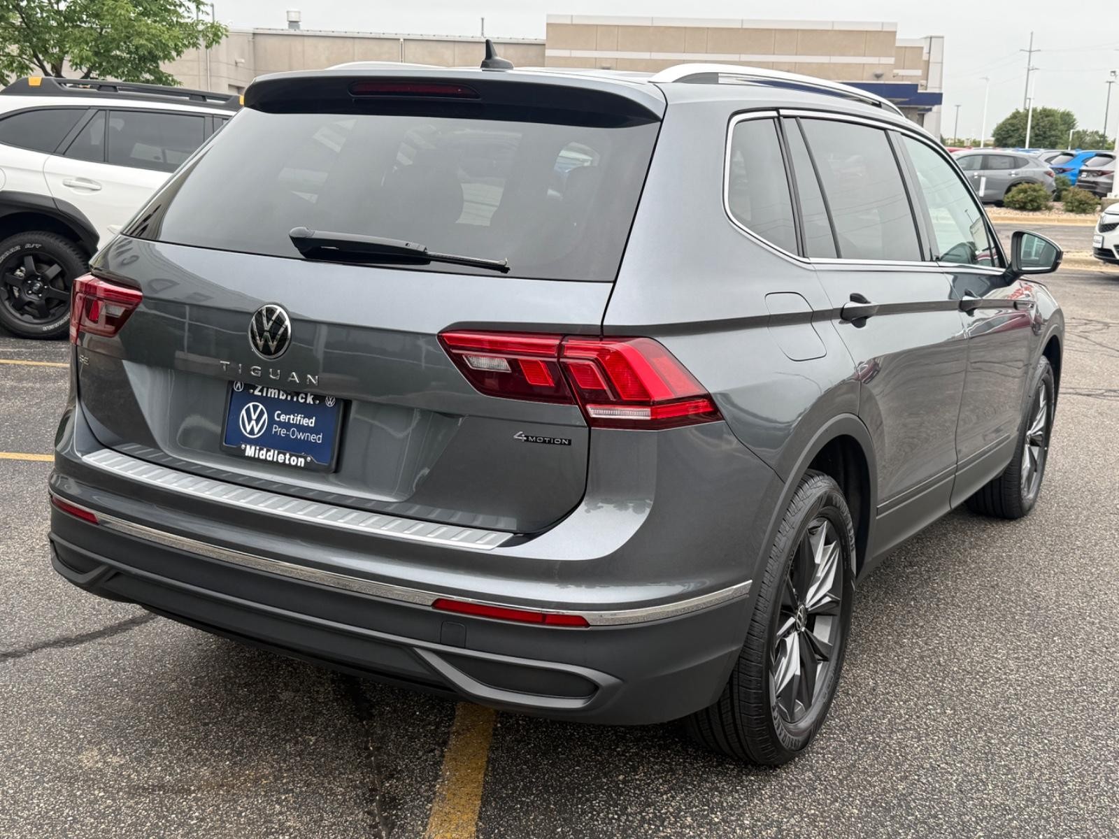 Volkswagen Tiguan Vehicle Image 03