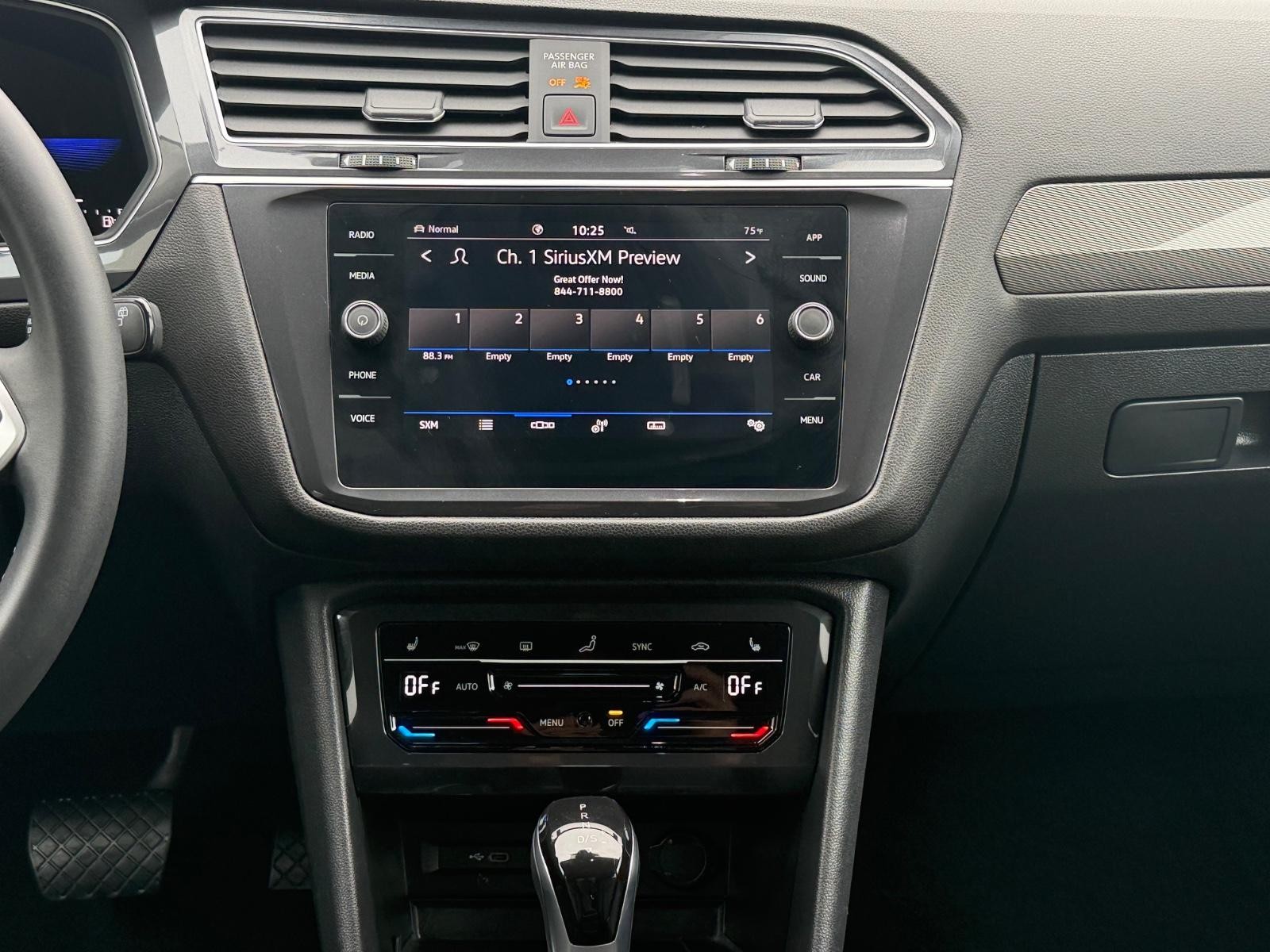 Volkswagen Tiguan Vehicle Image 12