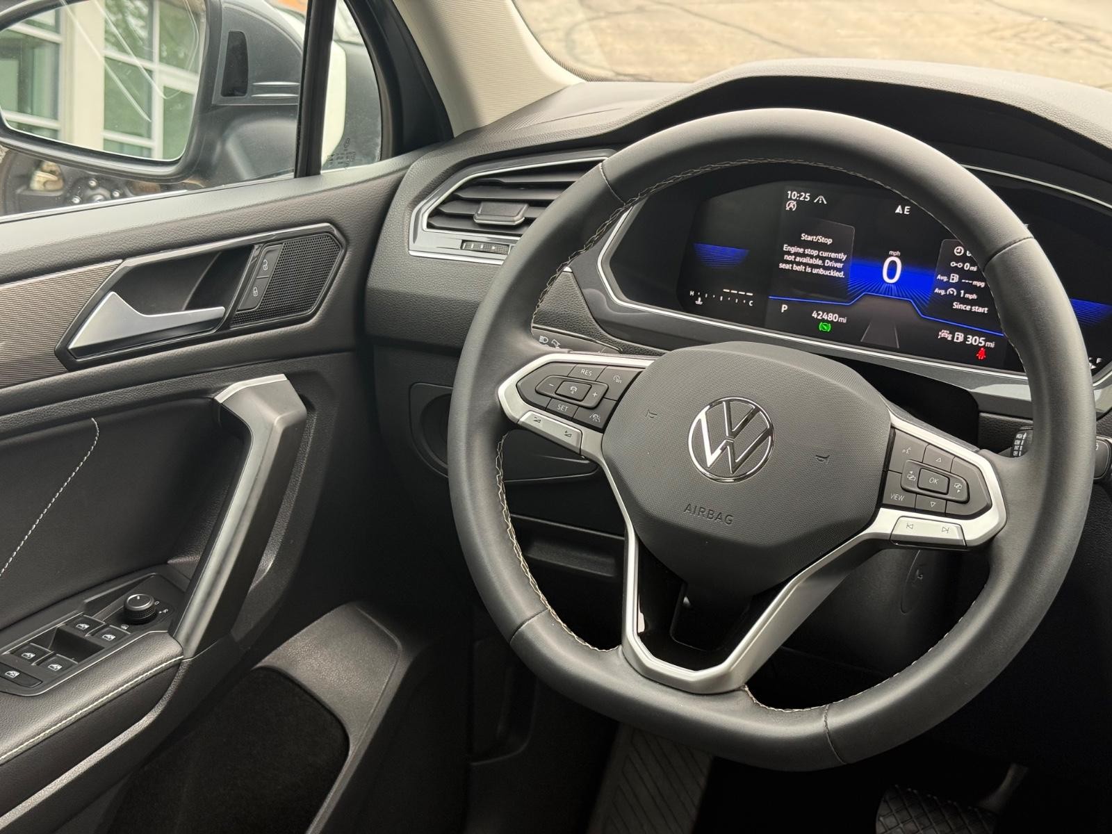 Volkswagen Tiguan Vehicle Image 14