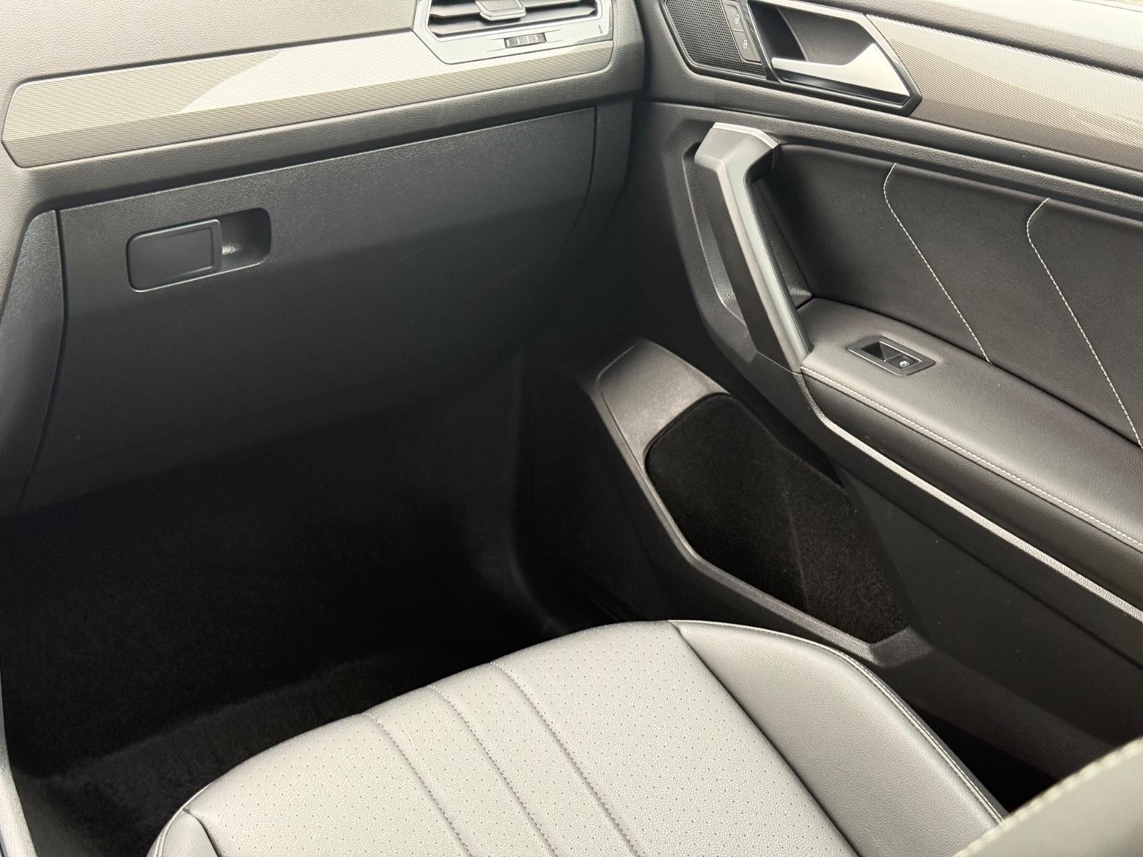 Volkswagen Tiguan Vehicle Image 15