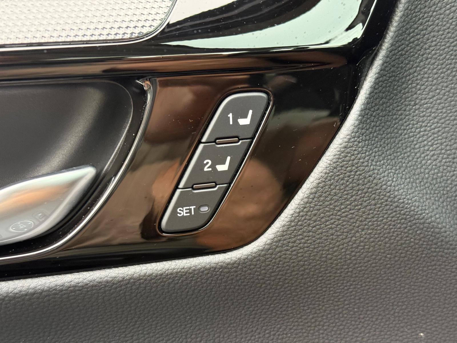 Honda CR-V Vehicle Image 16