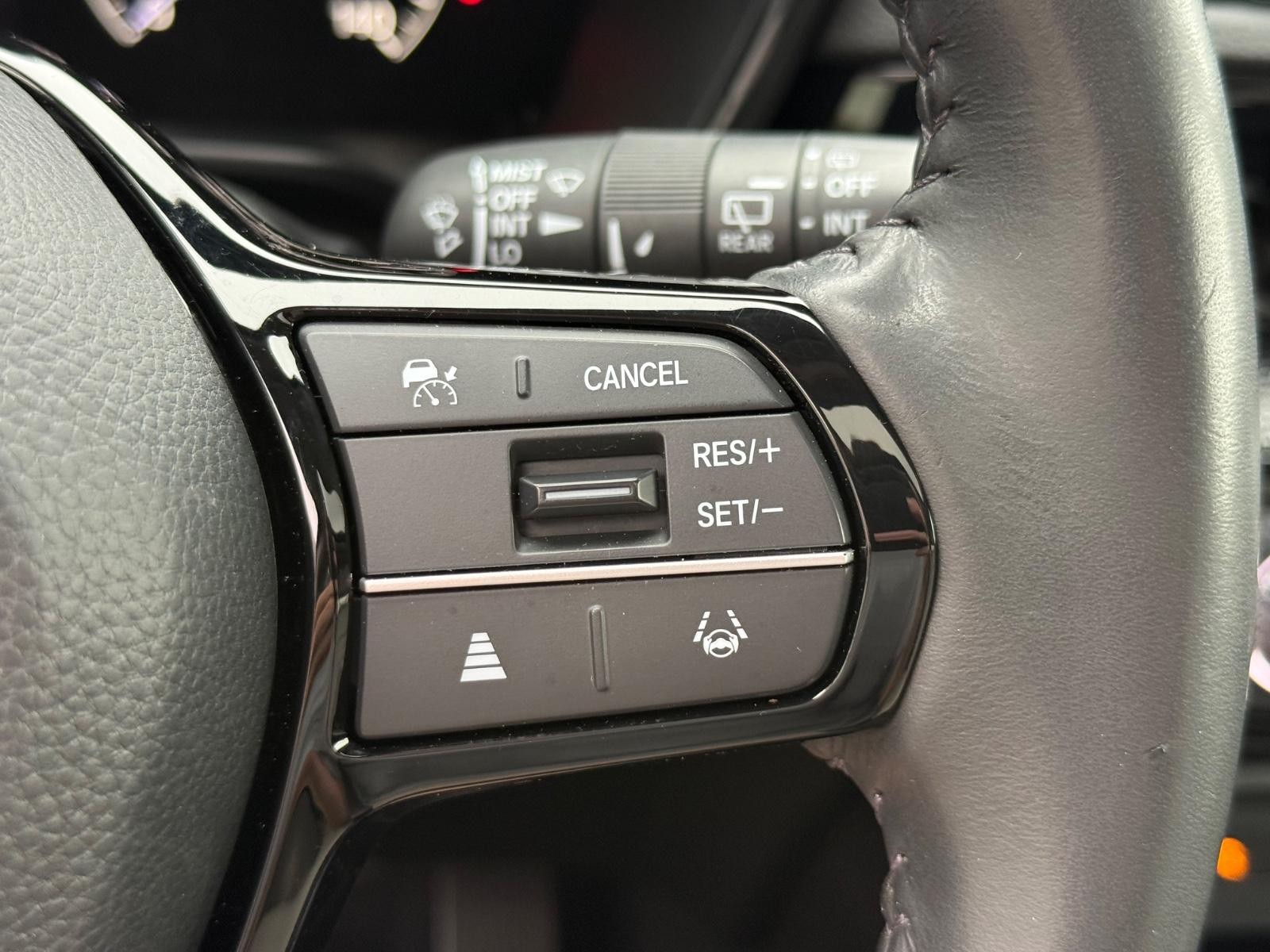 Honda CR-V Vehicle Image 18