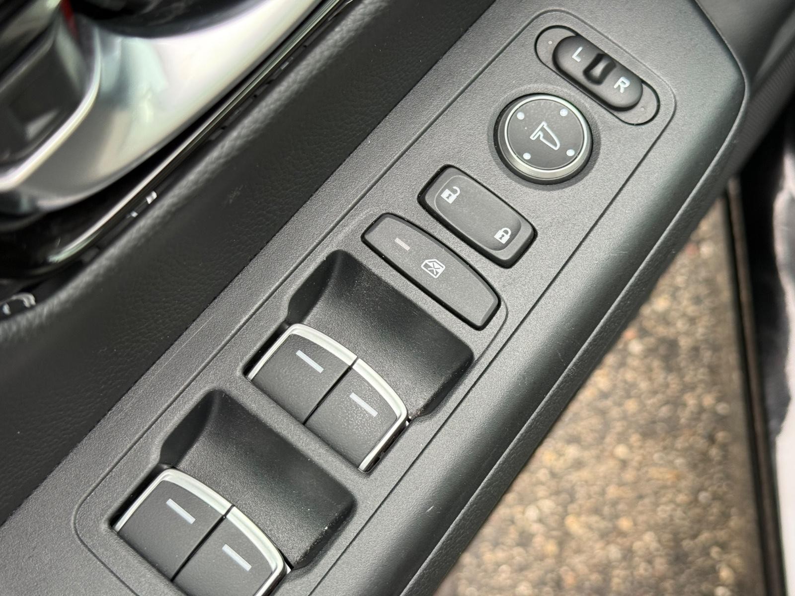 Honda CR-V Vehicle Image 22