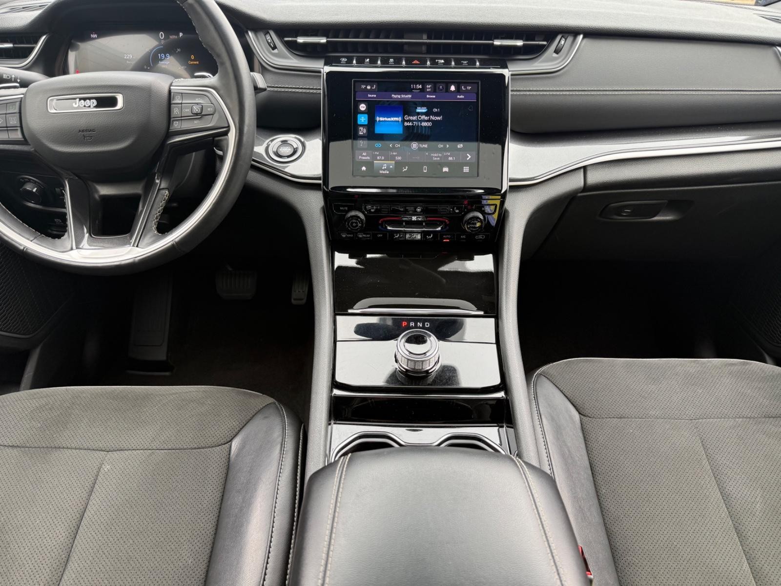 Jeep Grand Cherokee L Vehicle Image 12