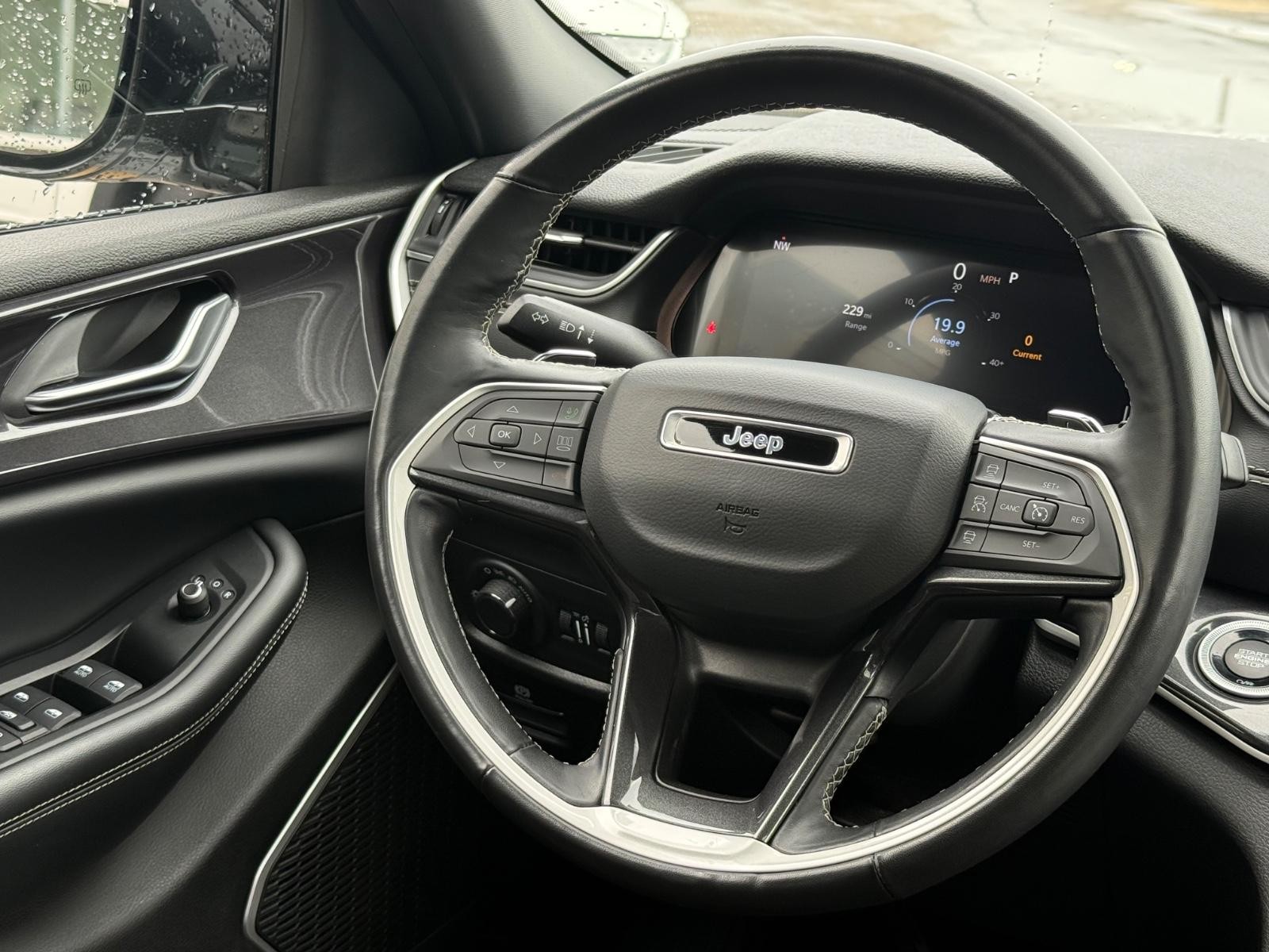 Jeep Grand Cherokee L Vehicle Image 15