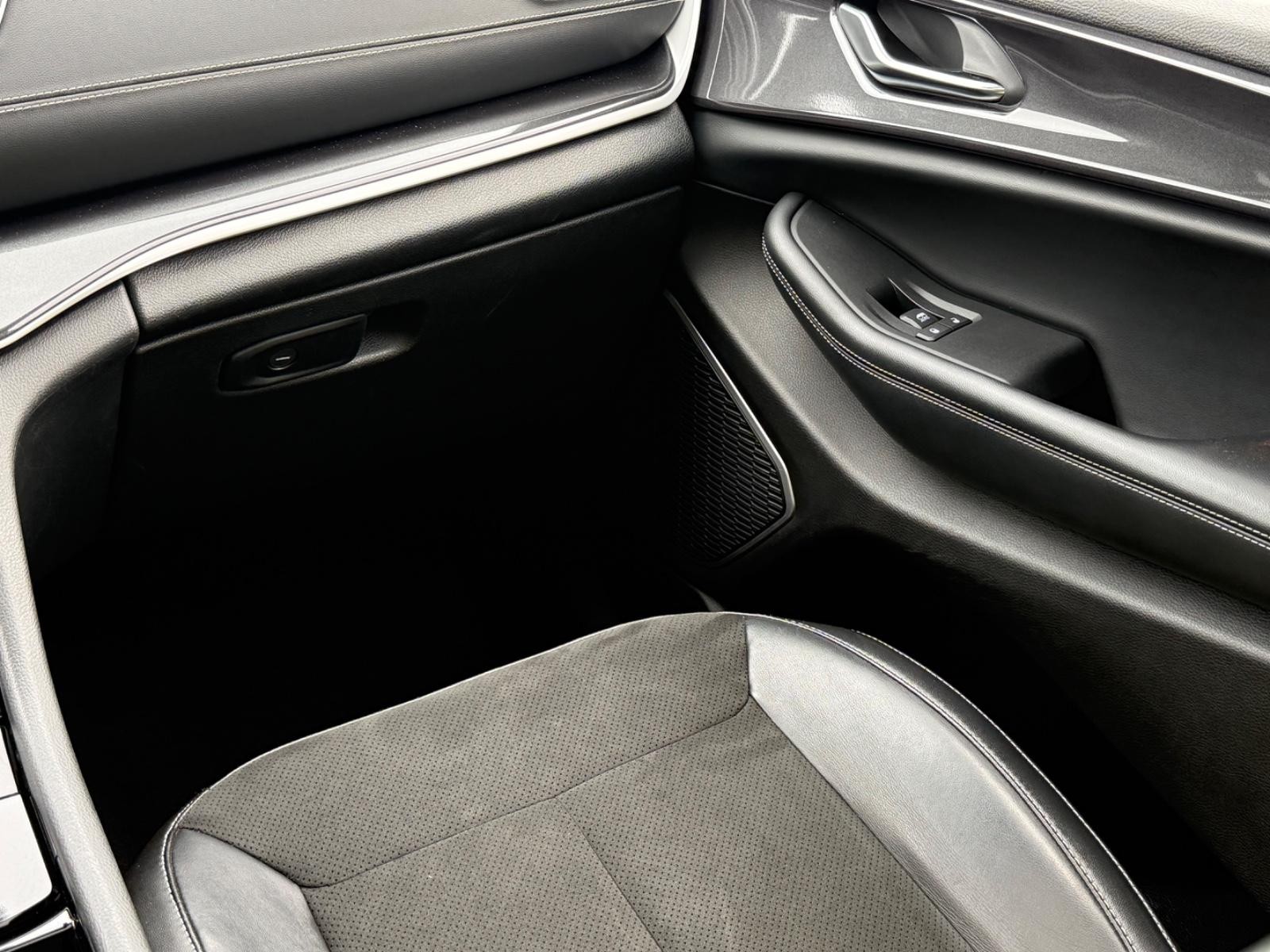 Jeep Grand Cherokee L Vehicle Image 16