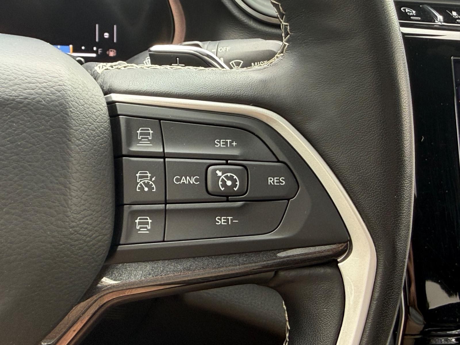 Jeep Grand Cherokee L Vehicle Image 18