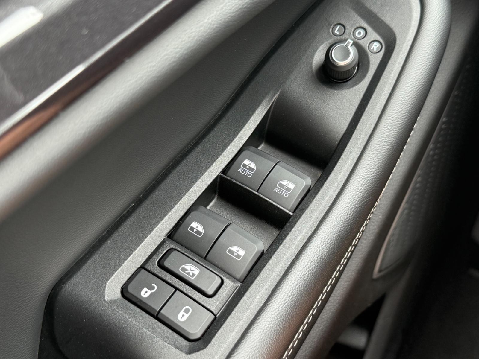 Jeep Grand Cherokee L Vehicle Image 22