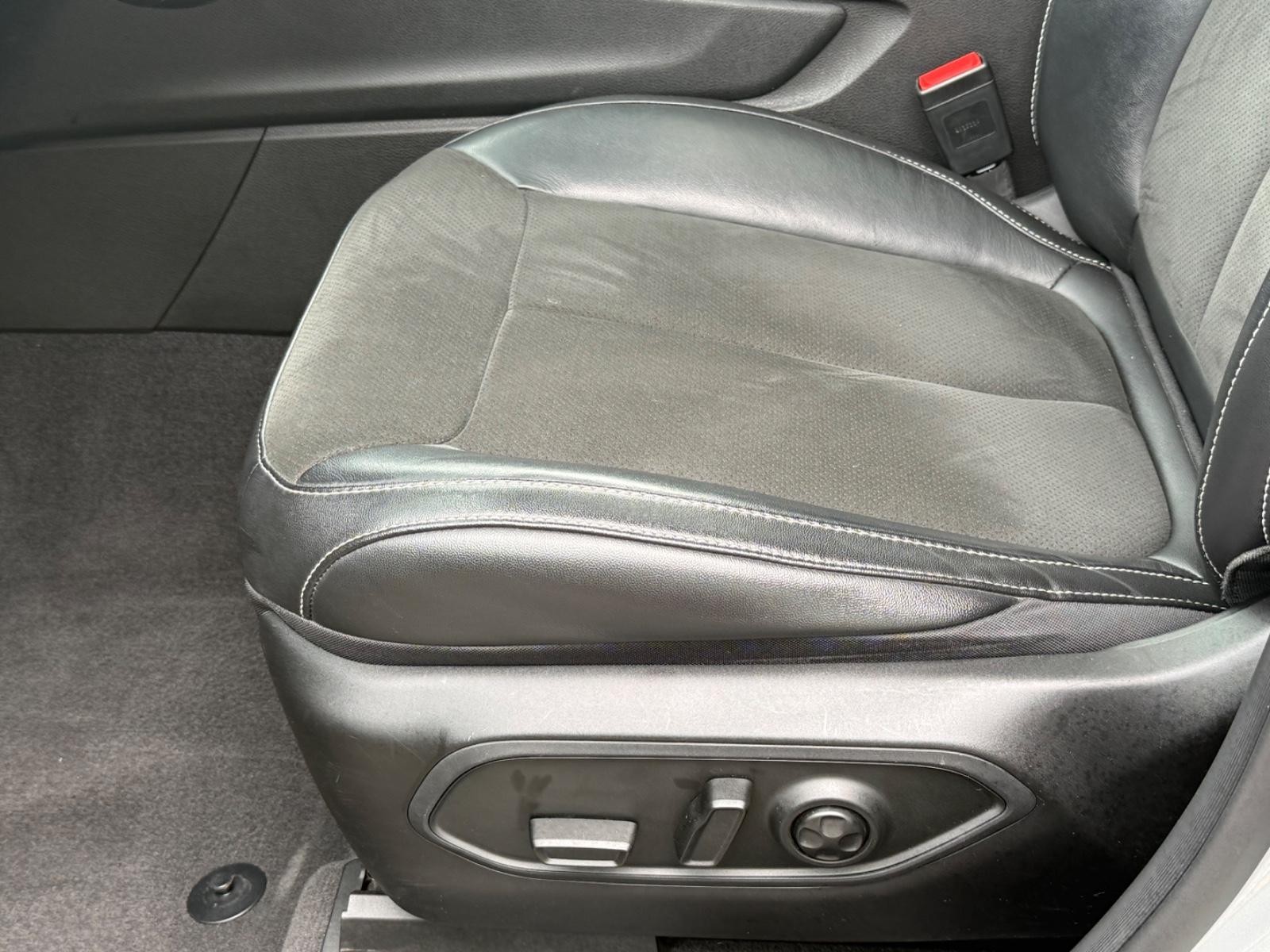 Jeep Grand Cherokee L Vehicle Image 23