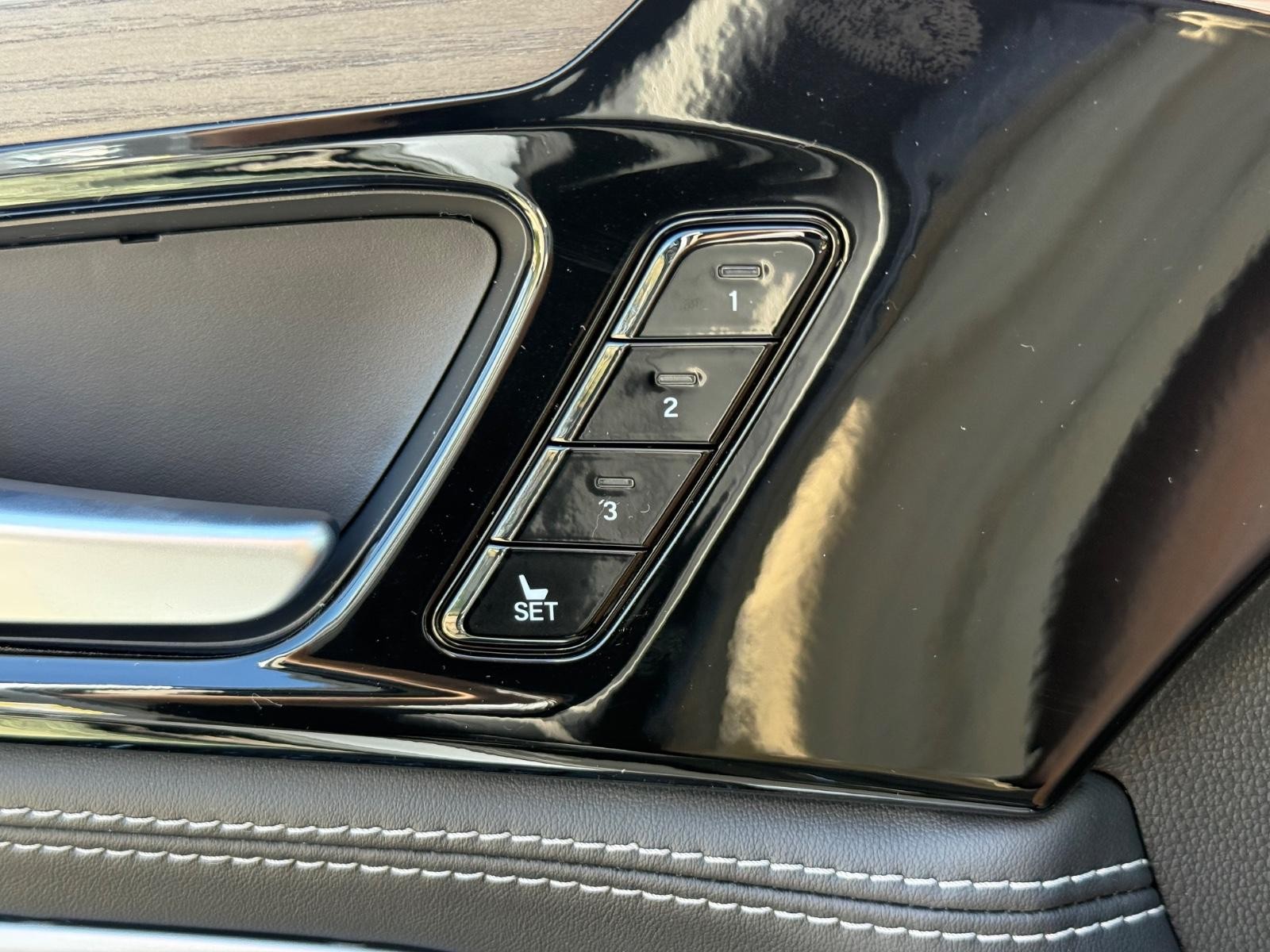 Acura MDX Vehicle Image 10