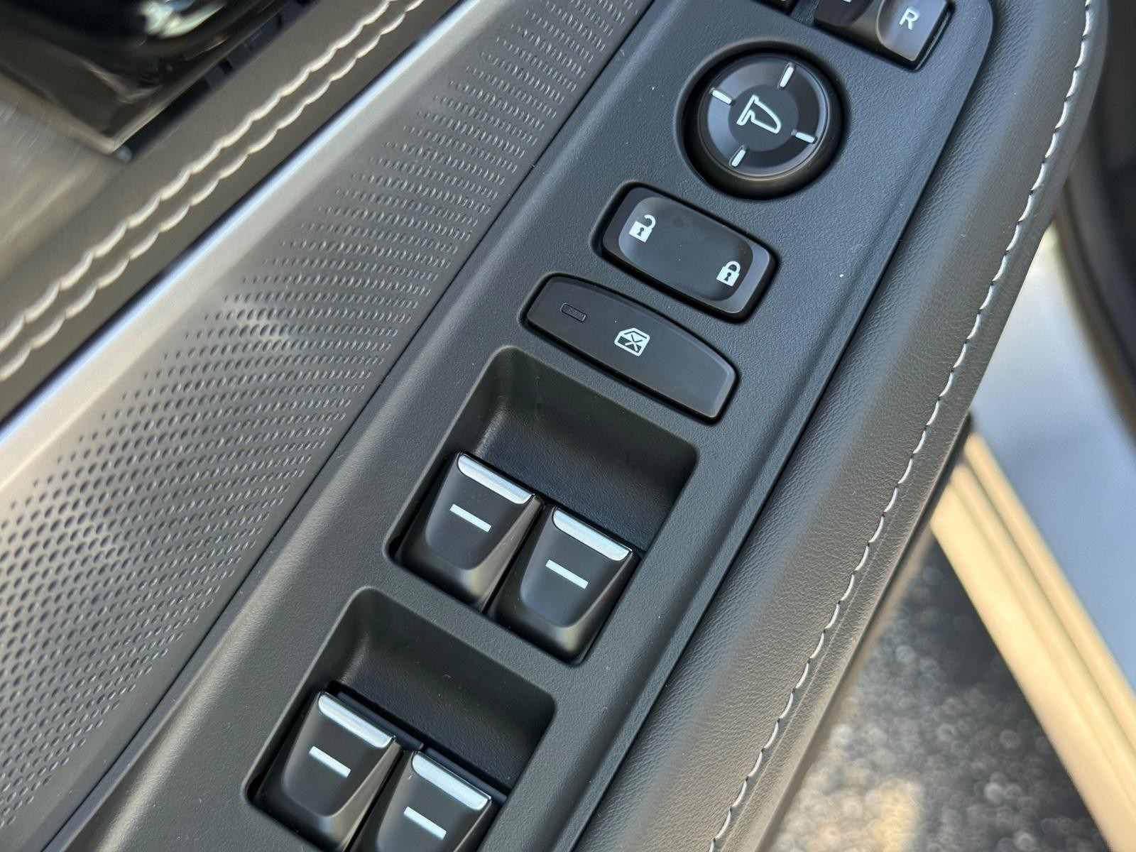 Acura MDX Vehicle Image 15
