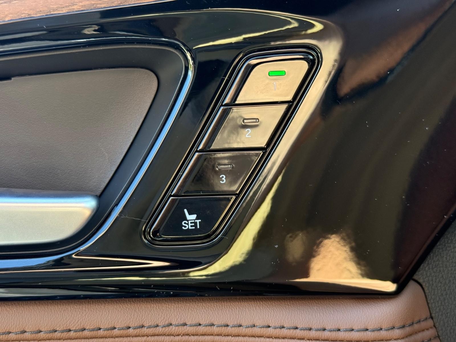 Acura MDX Vehicle Image 10