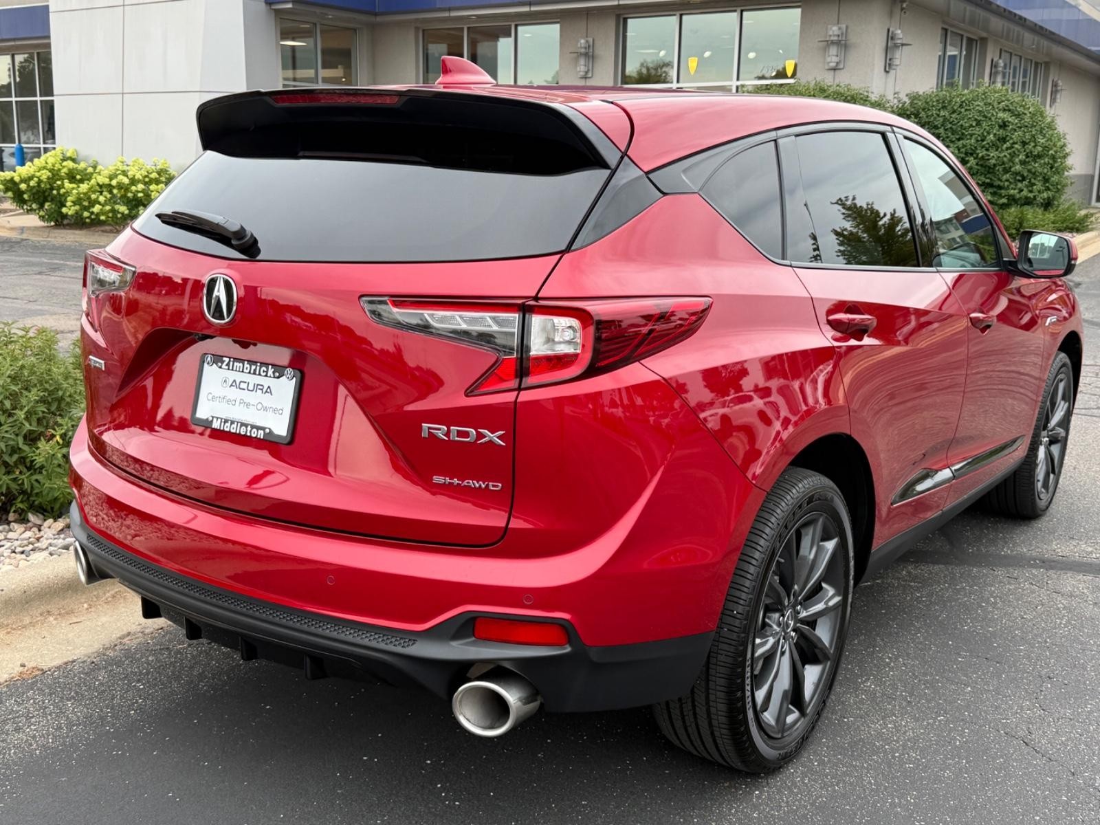 Acura RDX Vehicle Full-screen Gallery Image 03