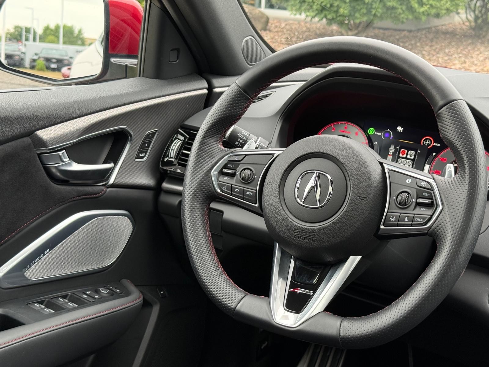 Acura RDX Vehicle Full-screen Gallery Image 13