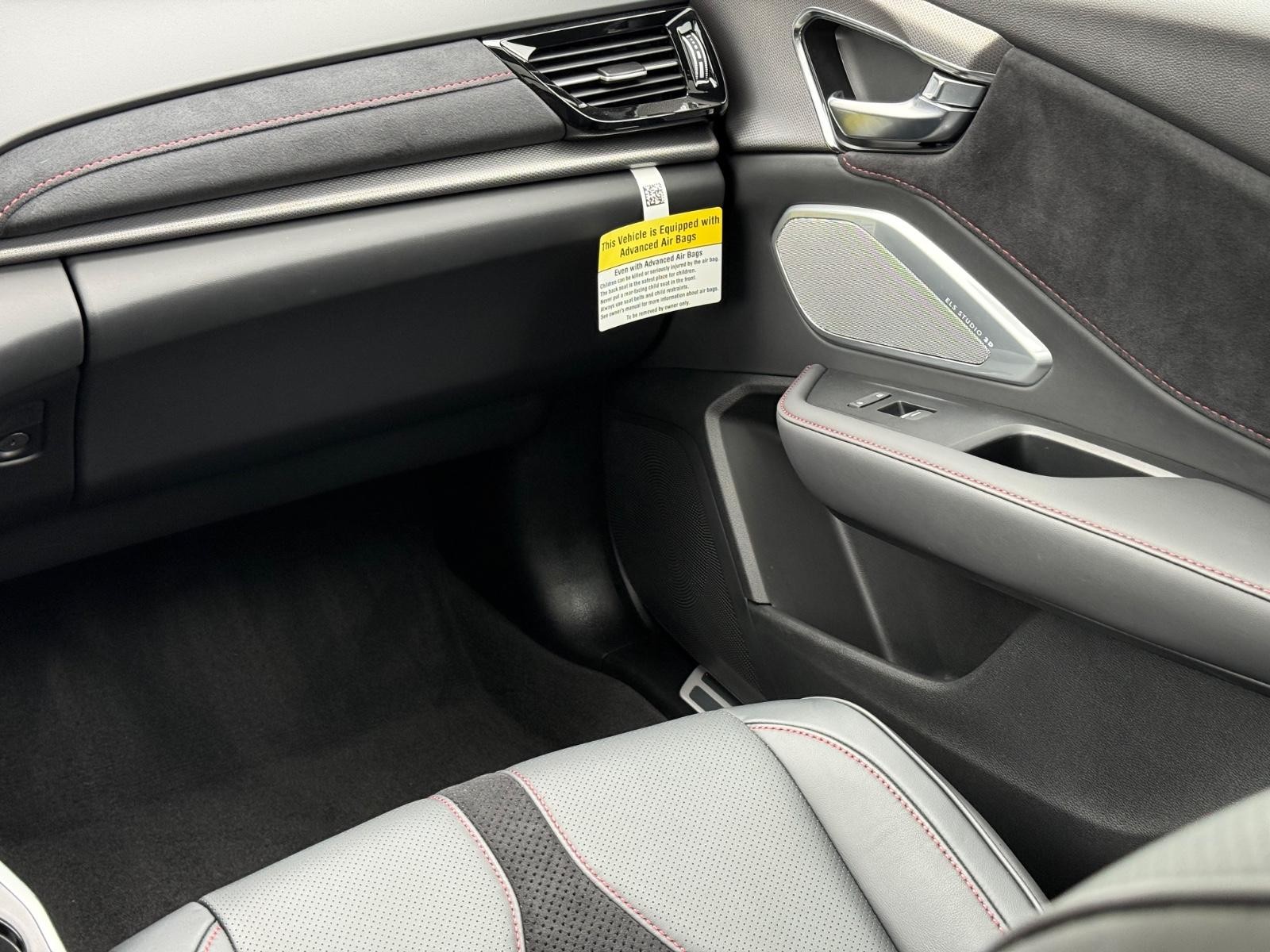 Acura RDX Vehicle Full-screen Gallery Image 14