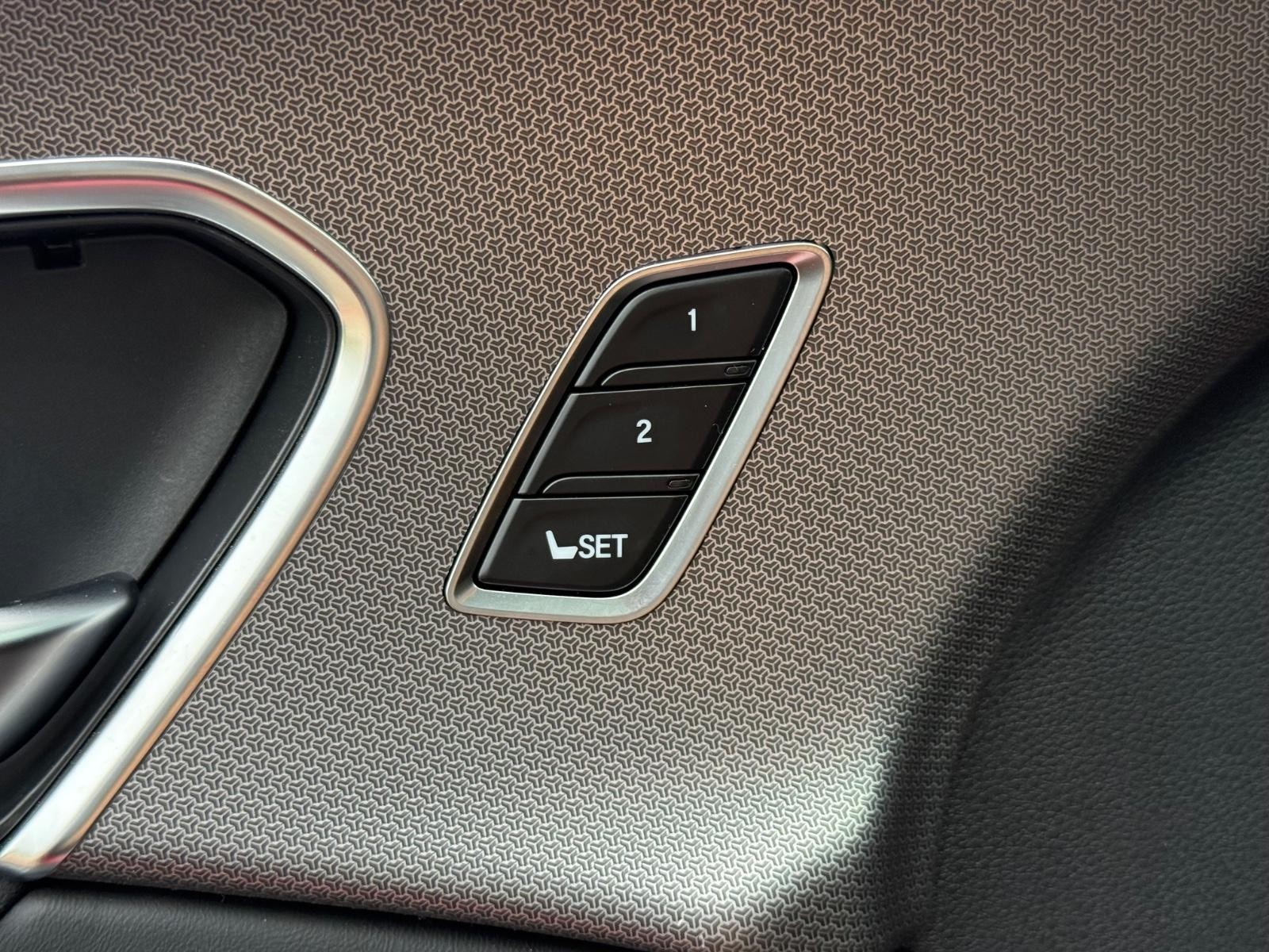 Acura RDX Vehicle Full-screen Gallery Image 15
