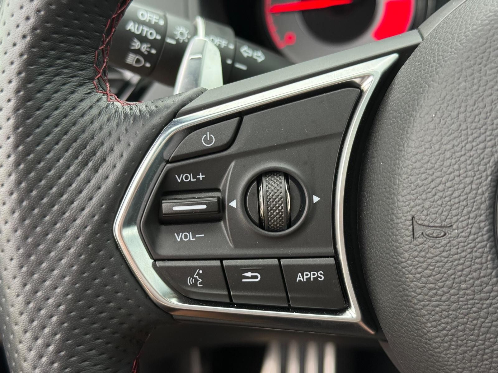 Acura RDX Vehicle Full-screen Gallery Image 16