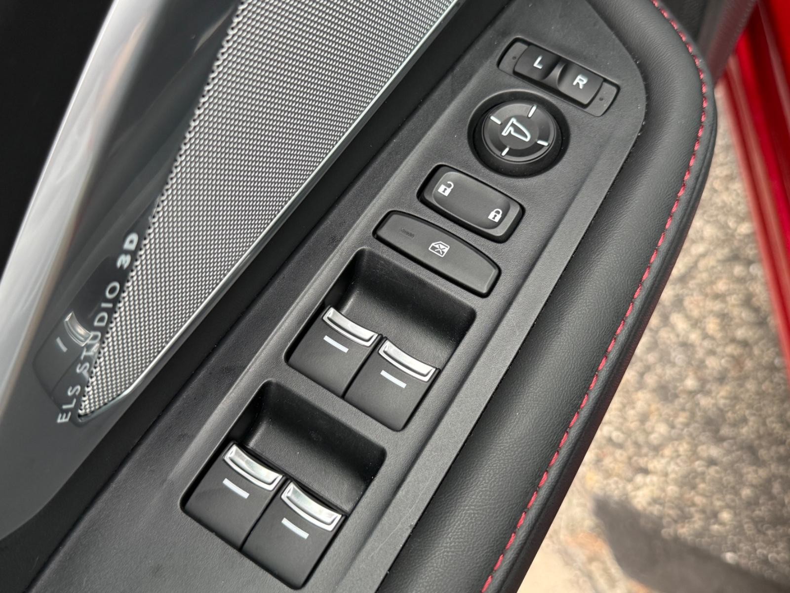 Acura RDX Vehicle Full-screen Gallery Image 21