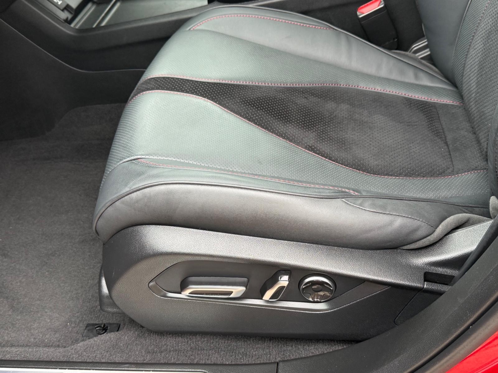 Acura RDX Vehicle Full-screen Gallery Image 22