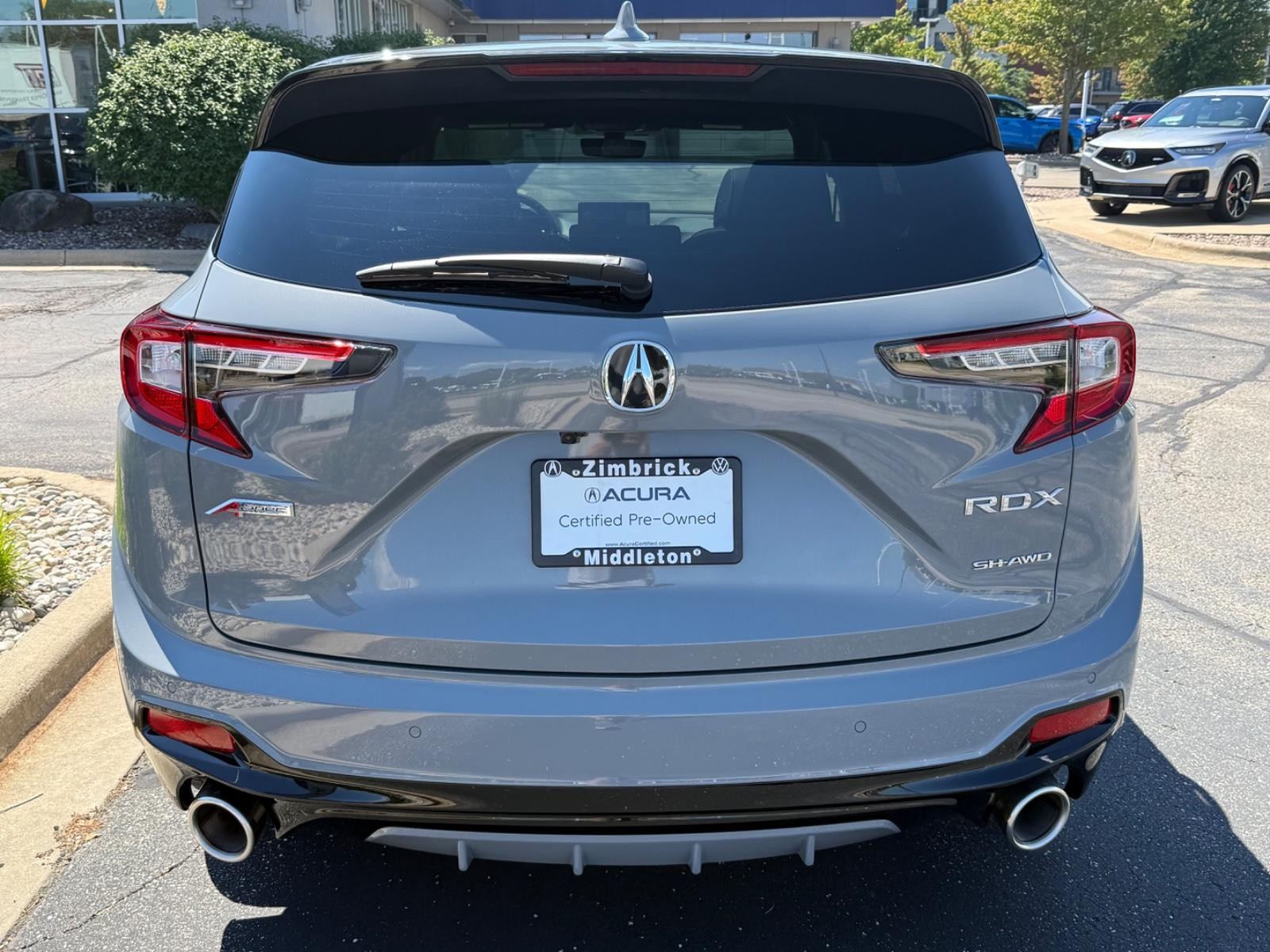 Acura RDX Vehicle Full-screen Gallery Image 04