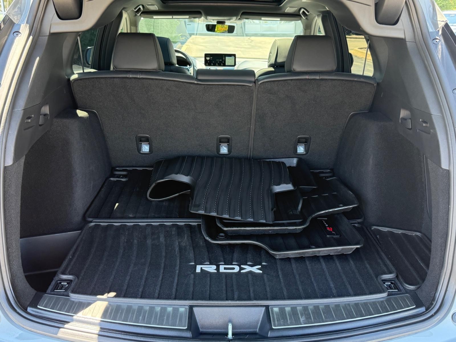 Acura RDX Vehicle Full-screen Gallery Image 05