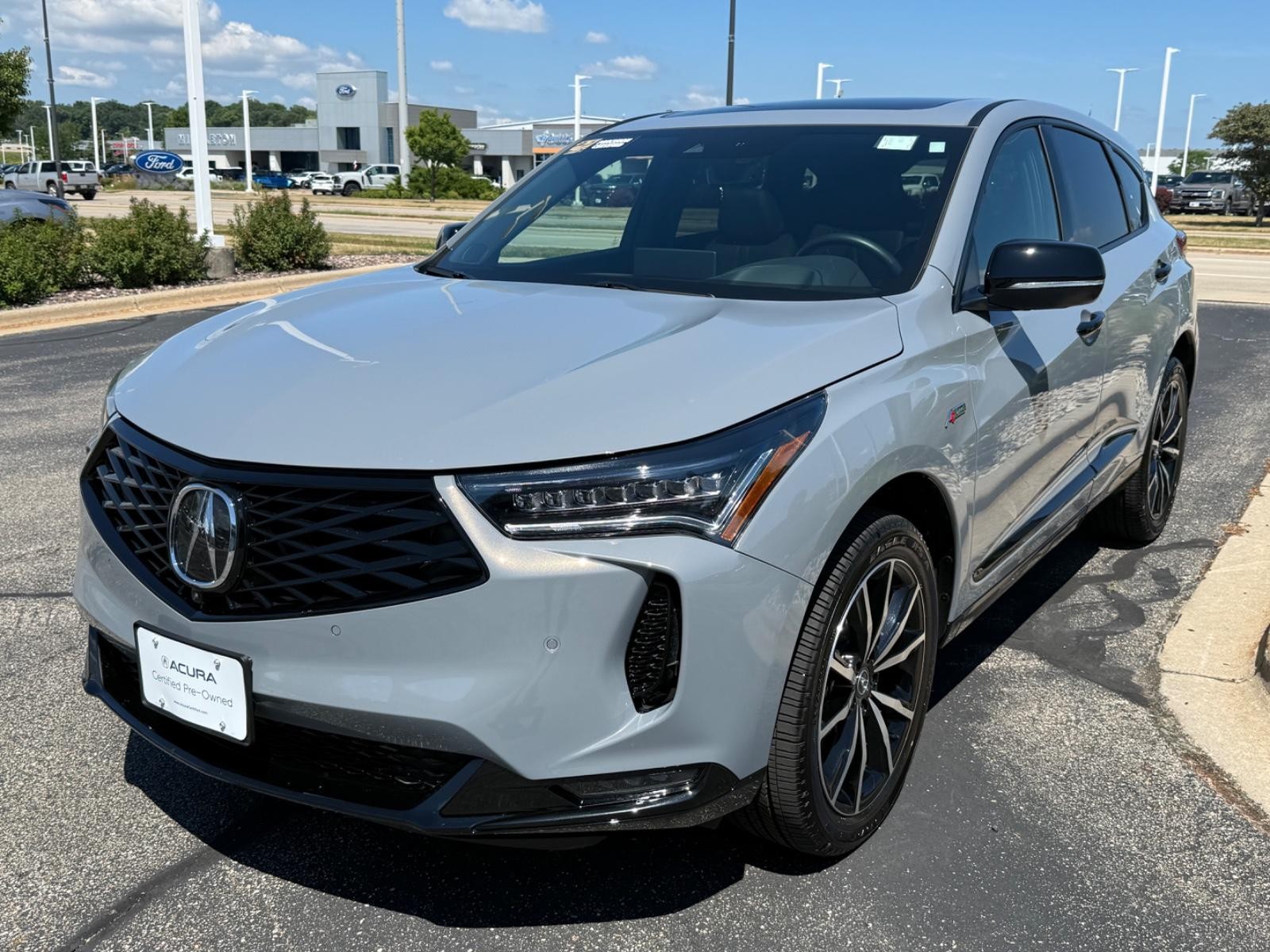 Acura RDX Vehicle Full-screen Gallery Image 08