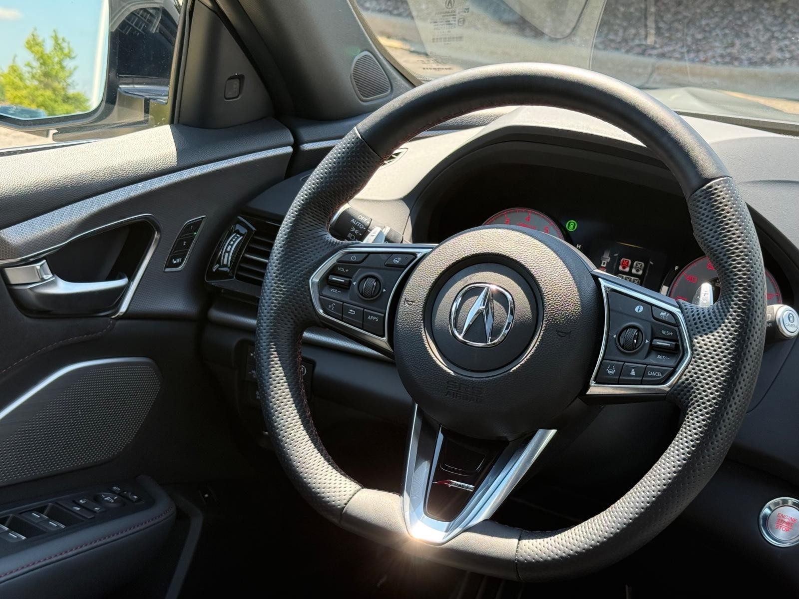 Acura RDX Vehicle Full-screen Gallery Image 14