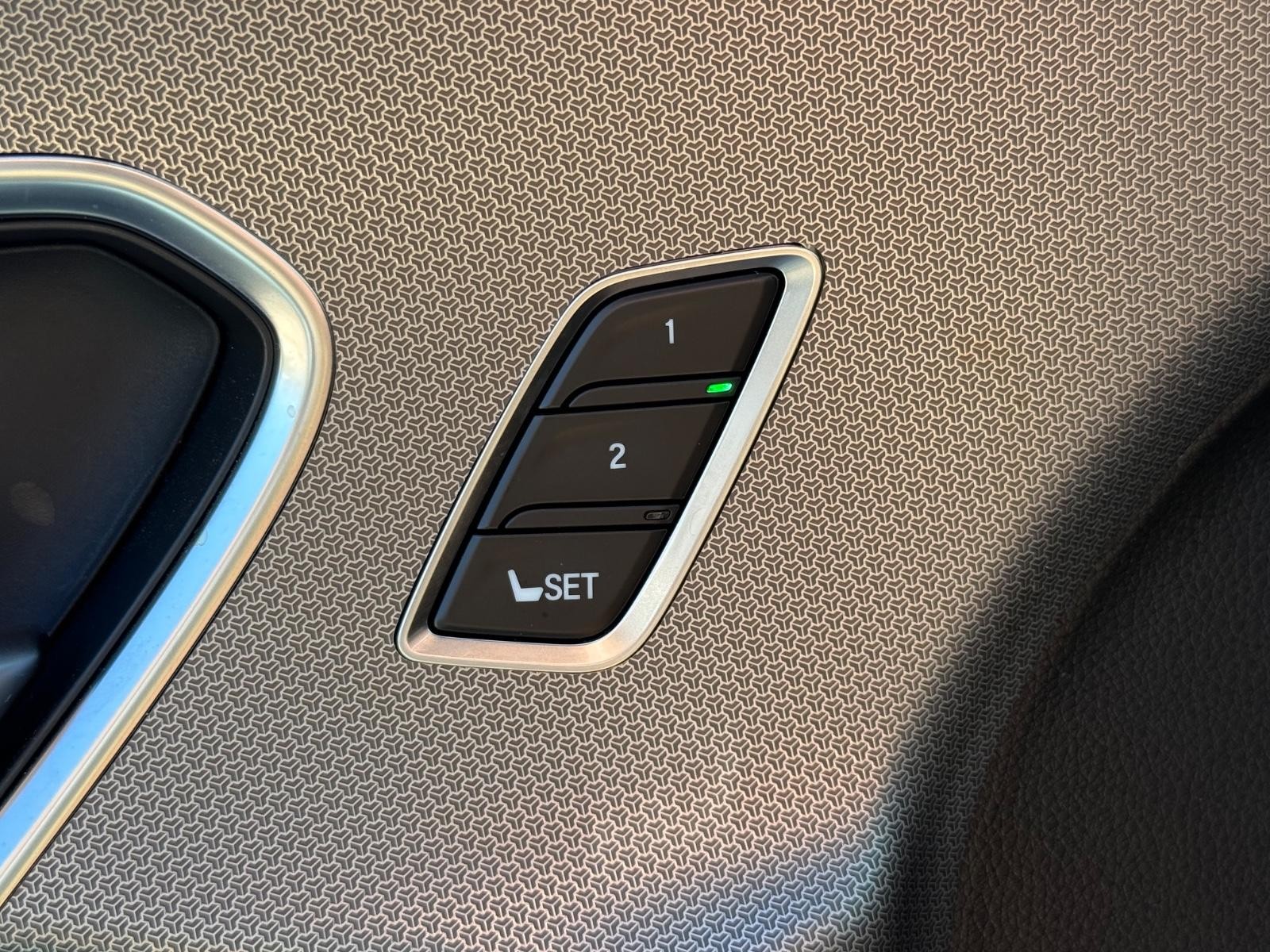Acura RDX Vehicle Full-screen Gallery Image 16