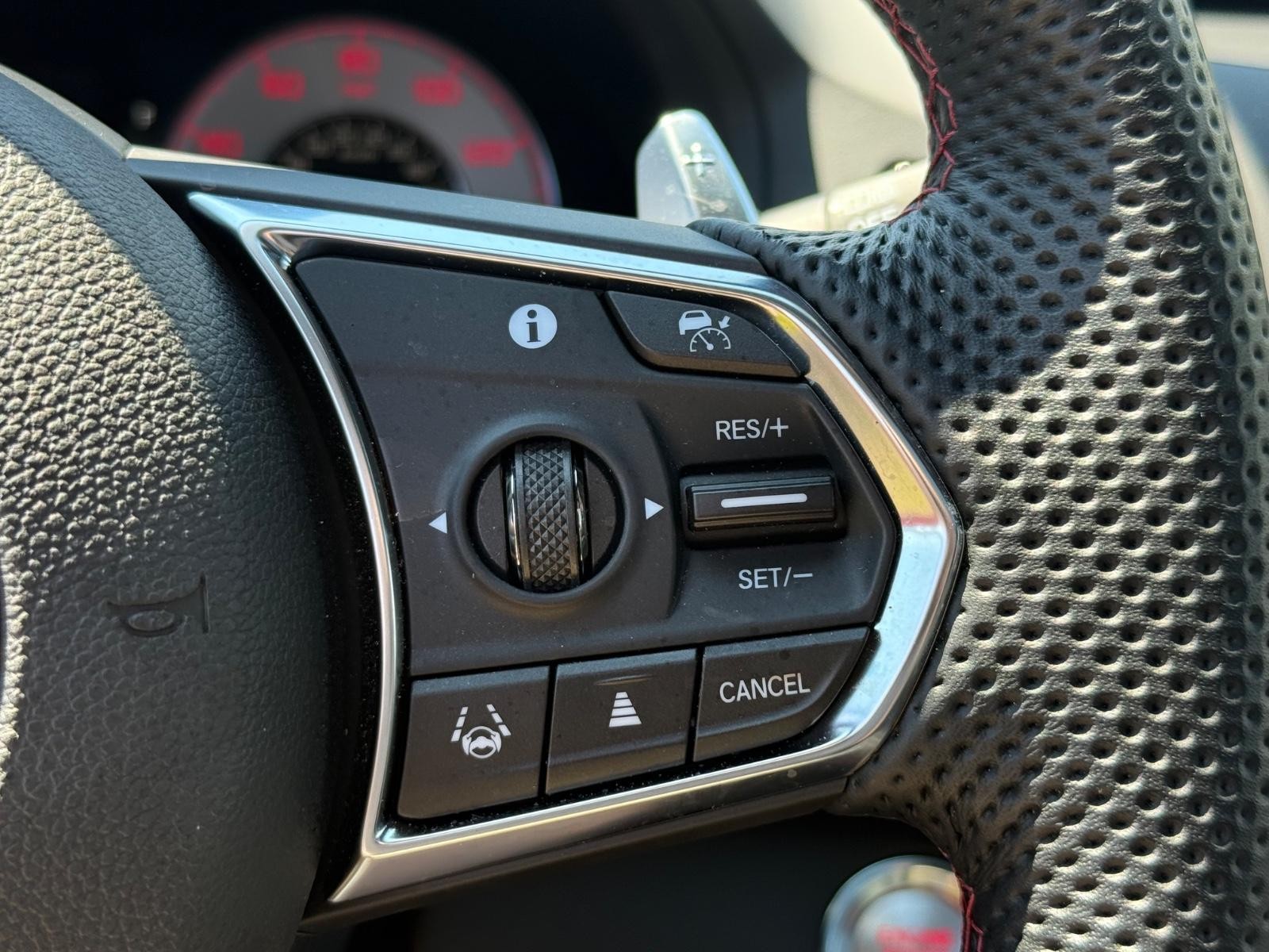 Acura RDX Vehicle Full-screen Gallery Image 18