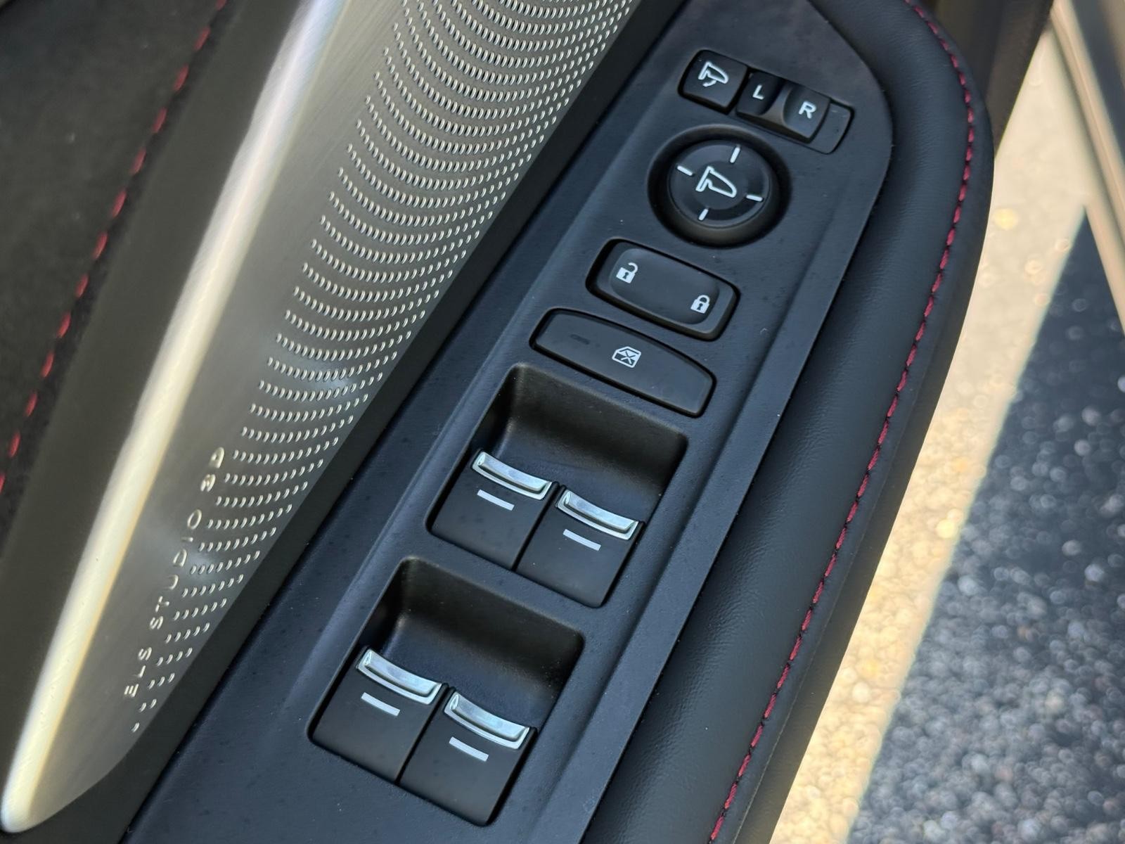 Acura RDX Vehicle Full-screen Gallery Image 22