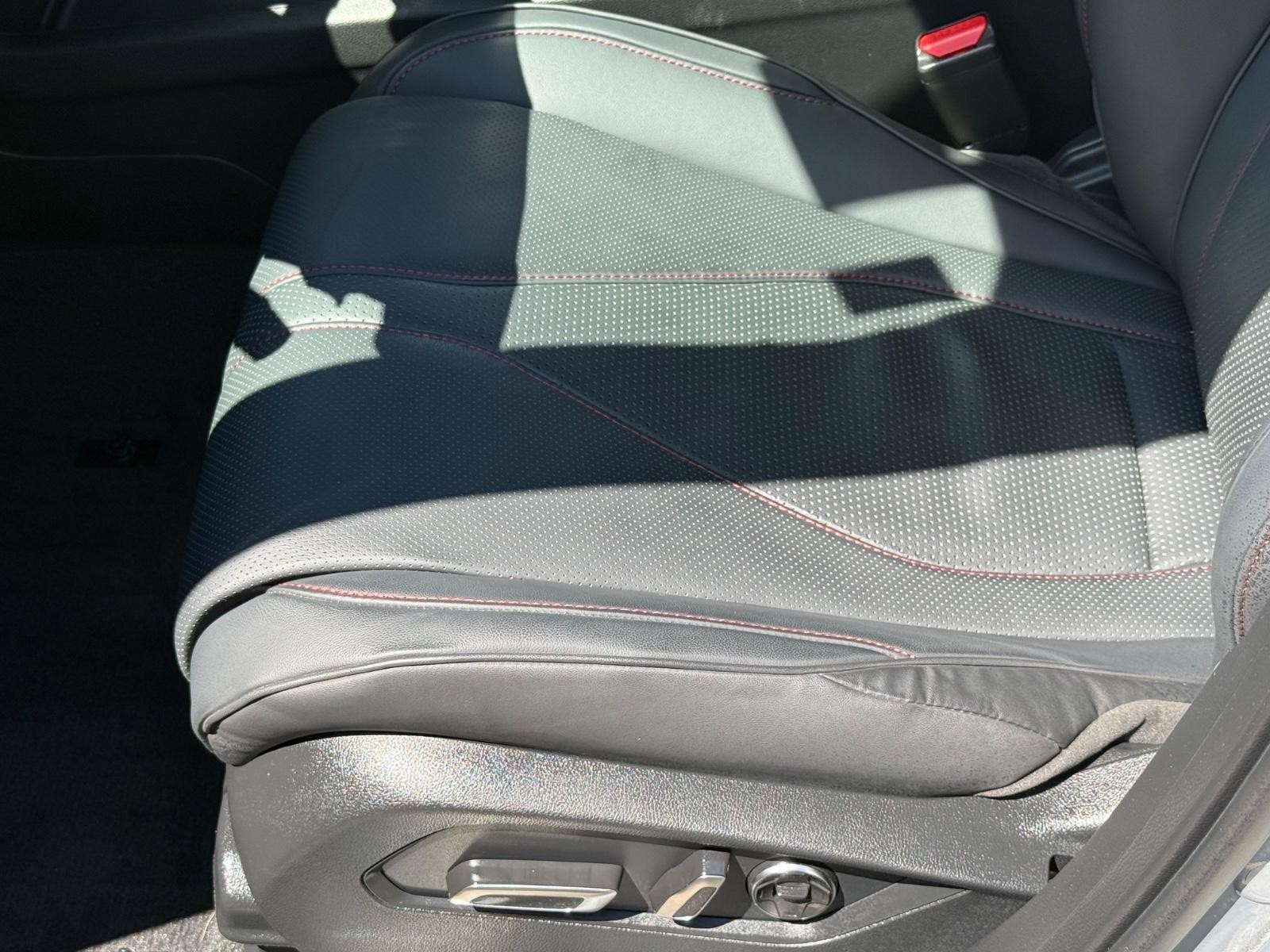 Acura RDX Vehicle Full-screen Gallery Image 23