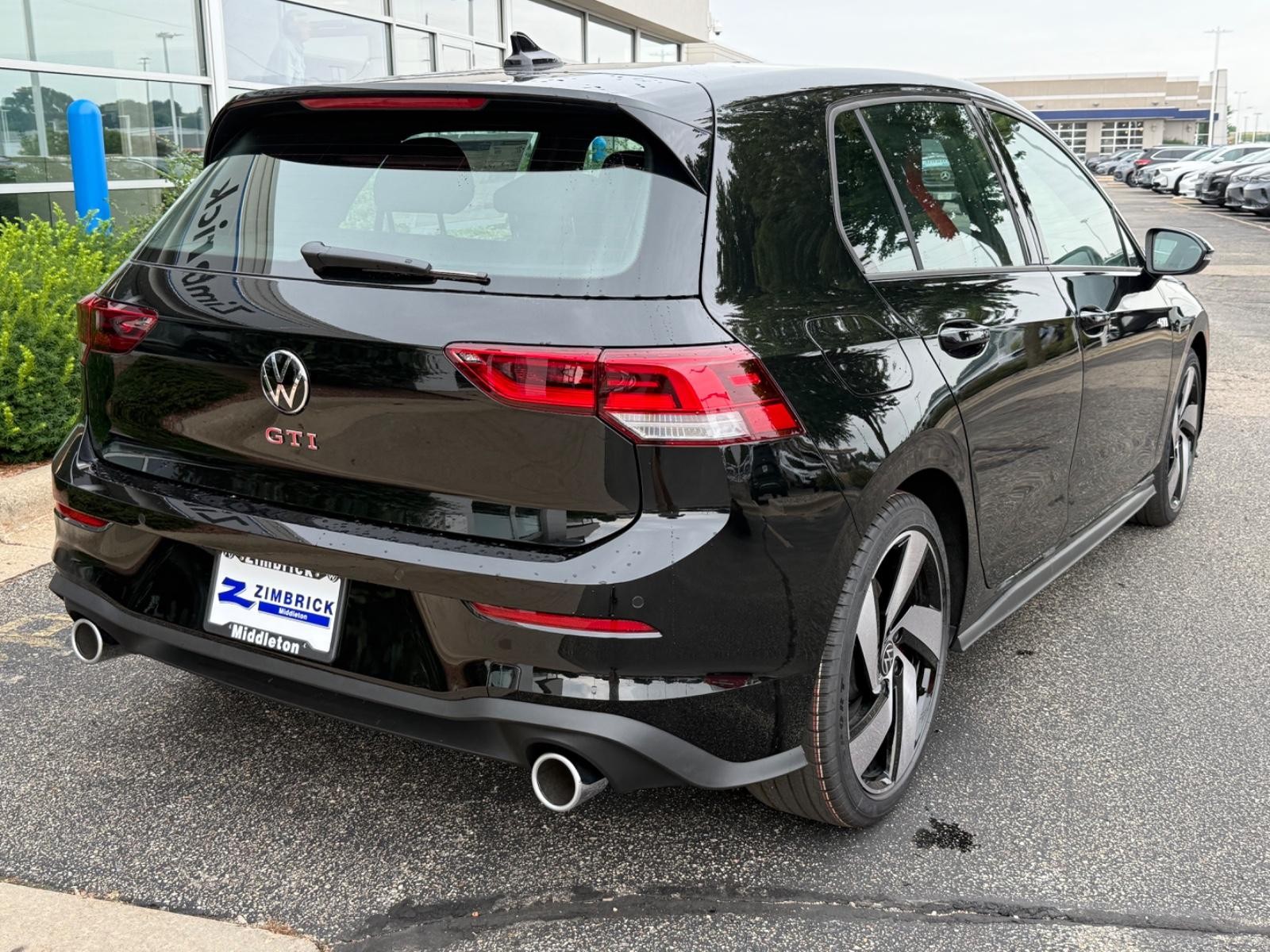 Volkswagen Golf GTI Vehicle Image 03
