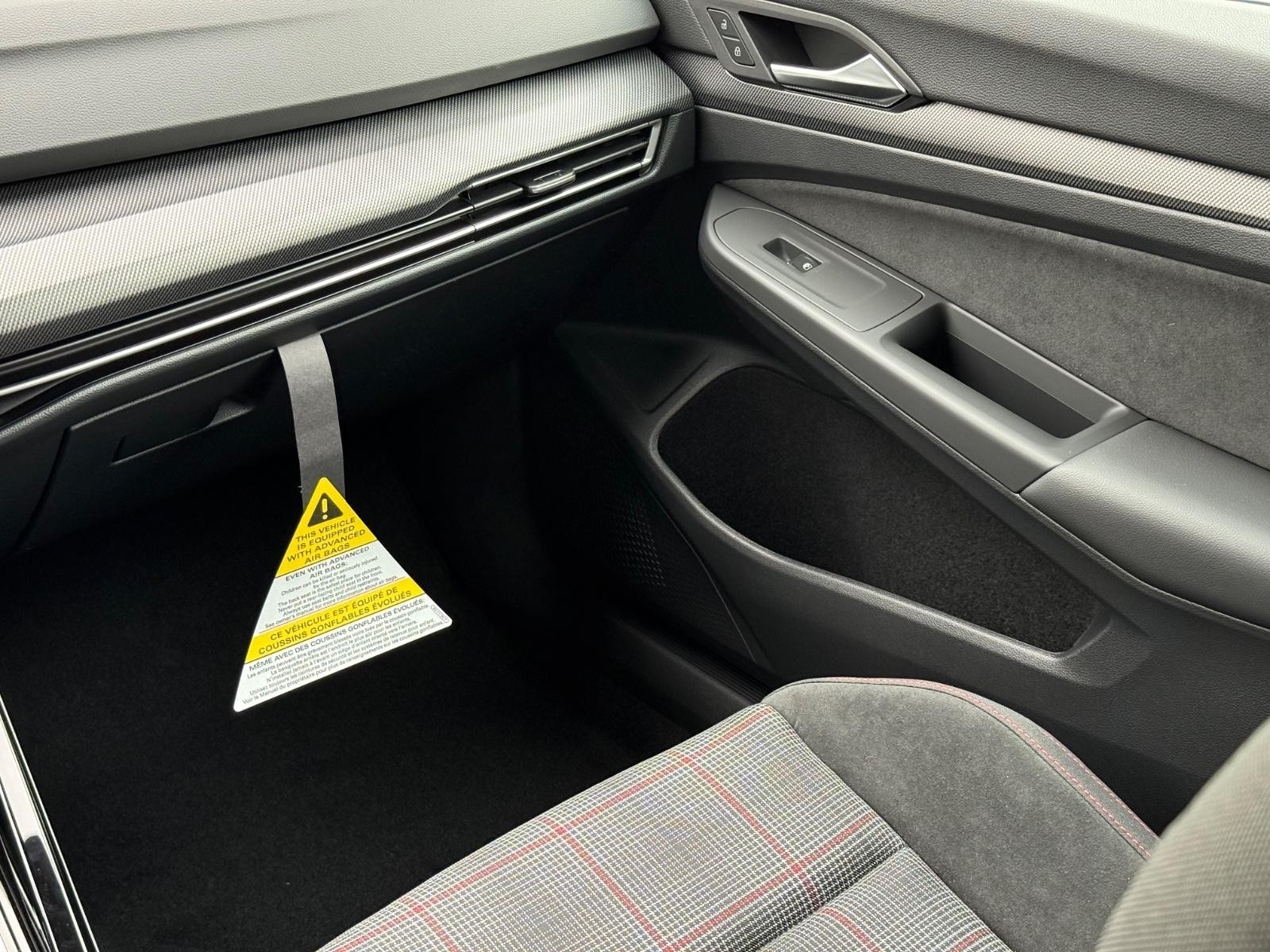Volkswagen Golf GTI Vehicle Image 10