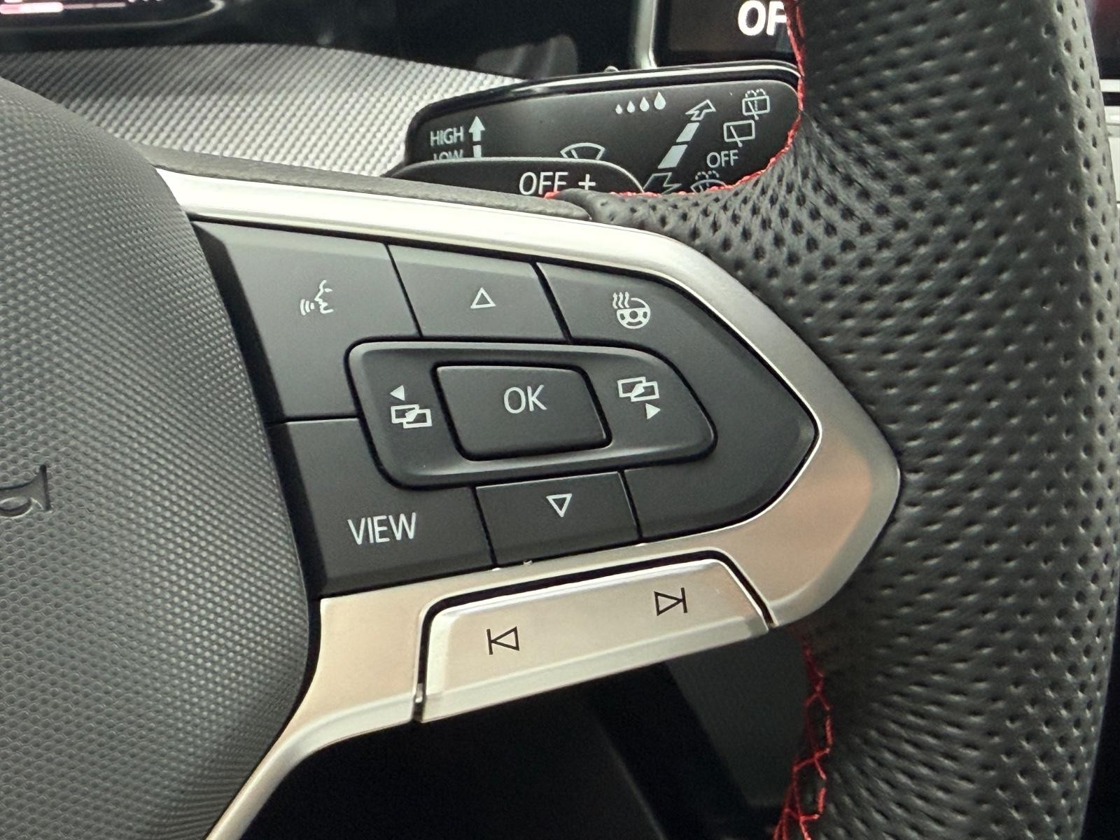 Volkswagen Golf GTI Vehicle Image 12