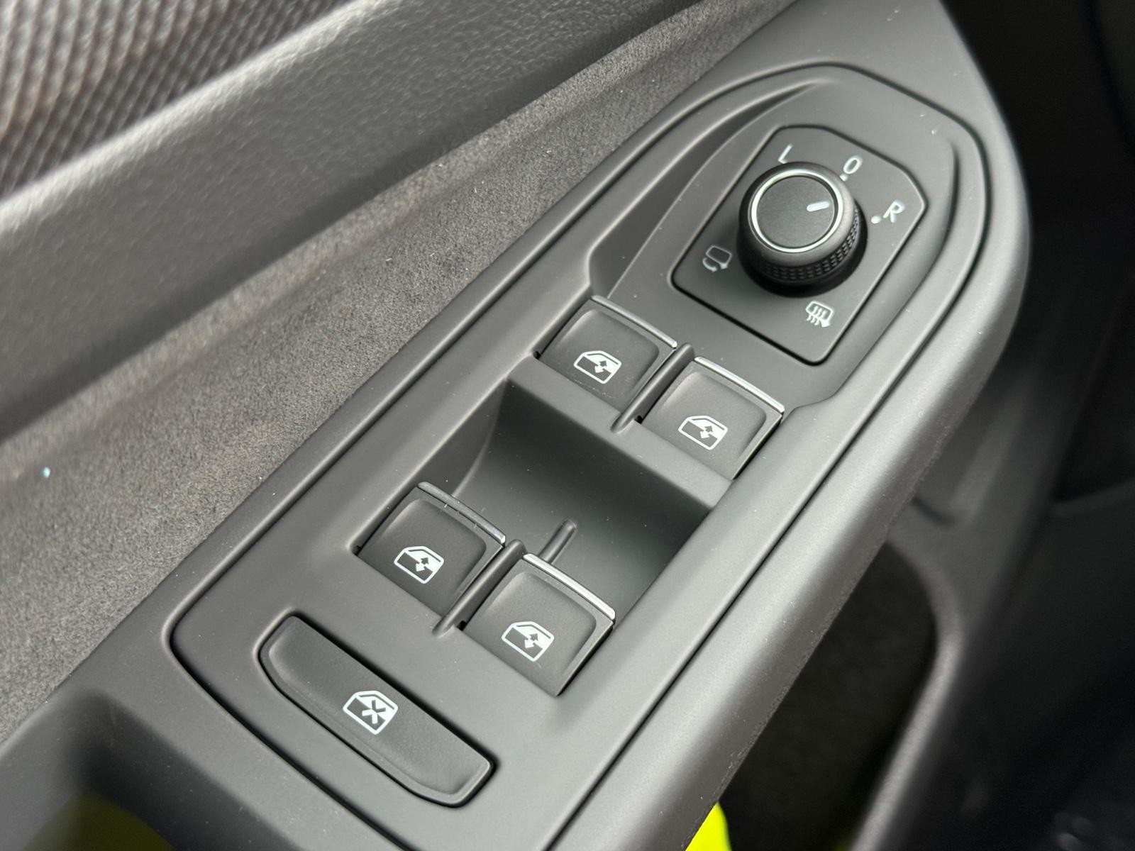 Volkswagen Golf GTI Vehicle Image 15