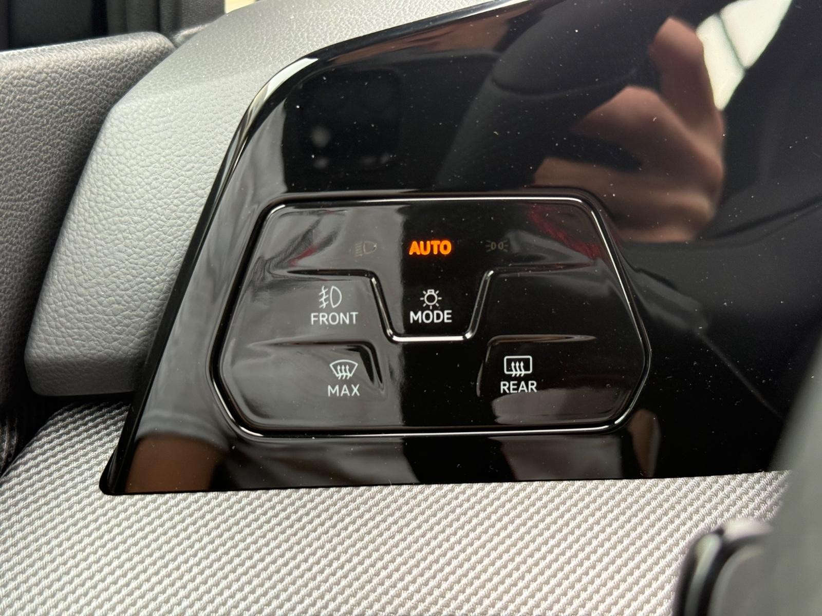 Volkswagen Golf GTI Vehicle Image 16