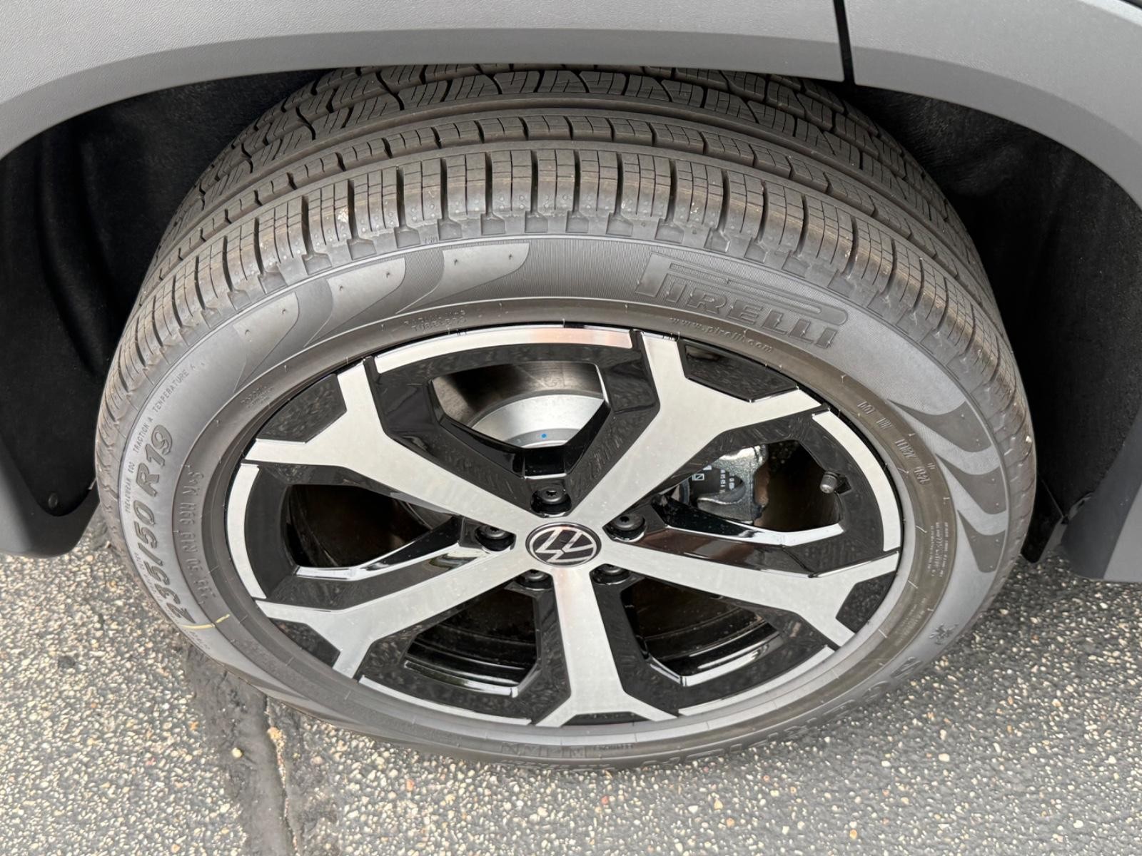 Volkswagen Tiguan Vehicle Image 04