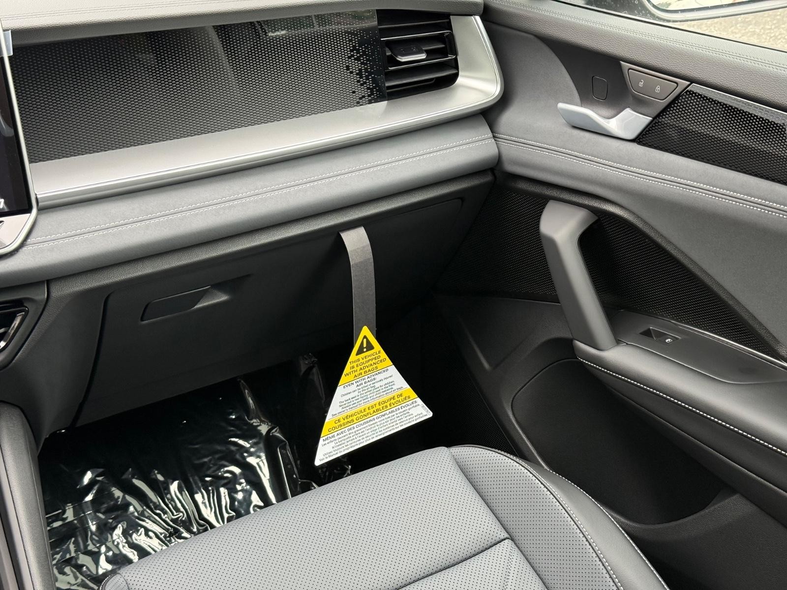 Volkswagen Tiguan Vehicle Image 09