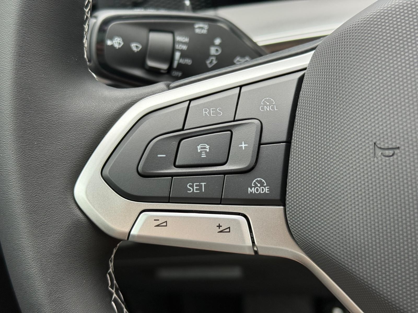 Volkswagen Tiguan Vehicle Image 10