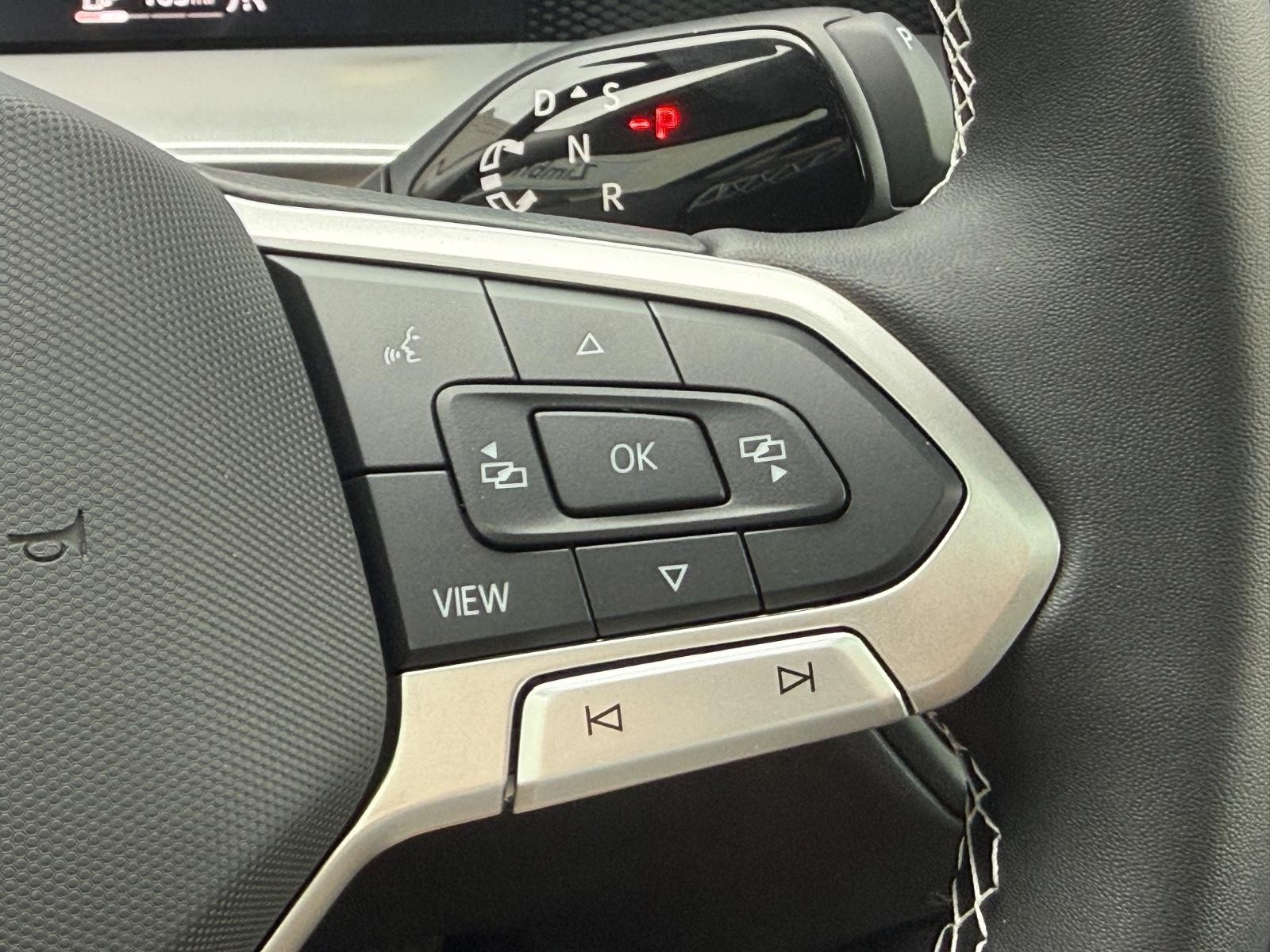 Volkswagen Tiguan Vehicle Image 11