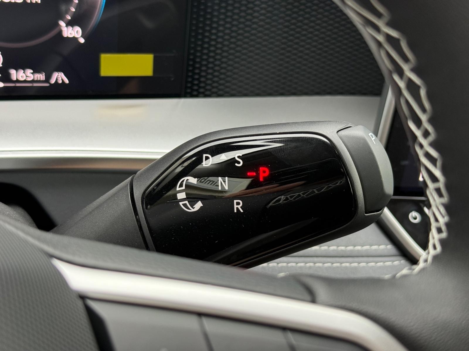 Volkswagen Tiguan Vehicle Image 12