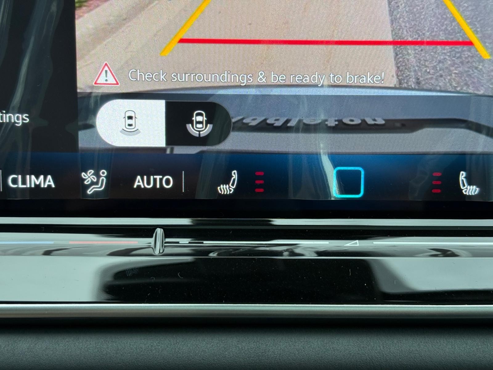 Volkswagen Tiguan Vehicle Image 14