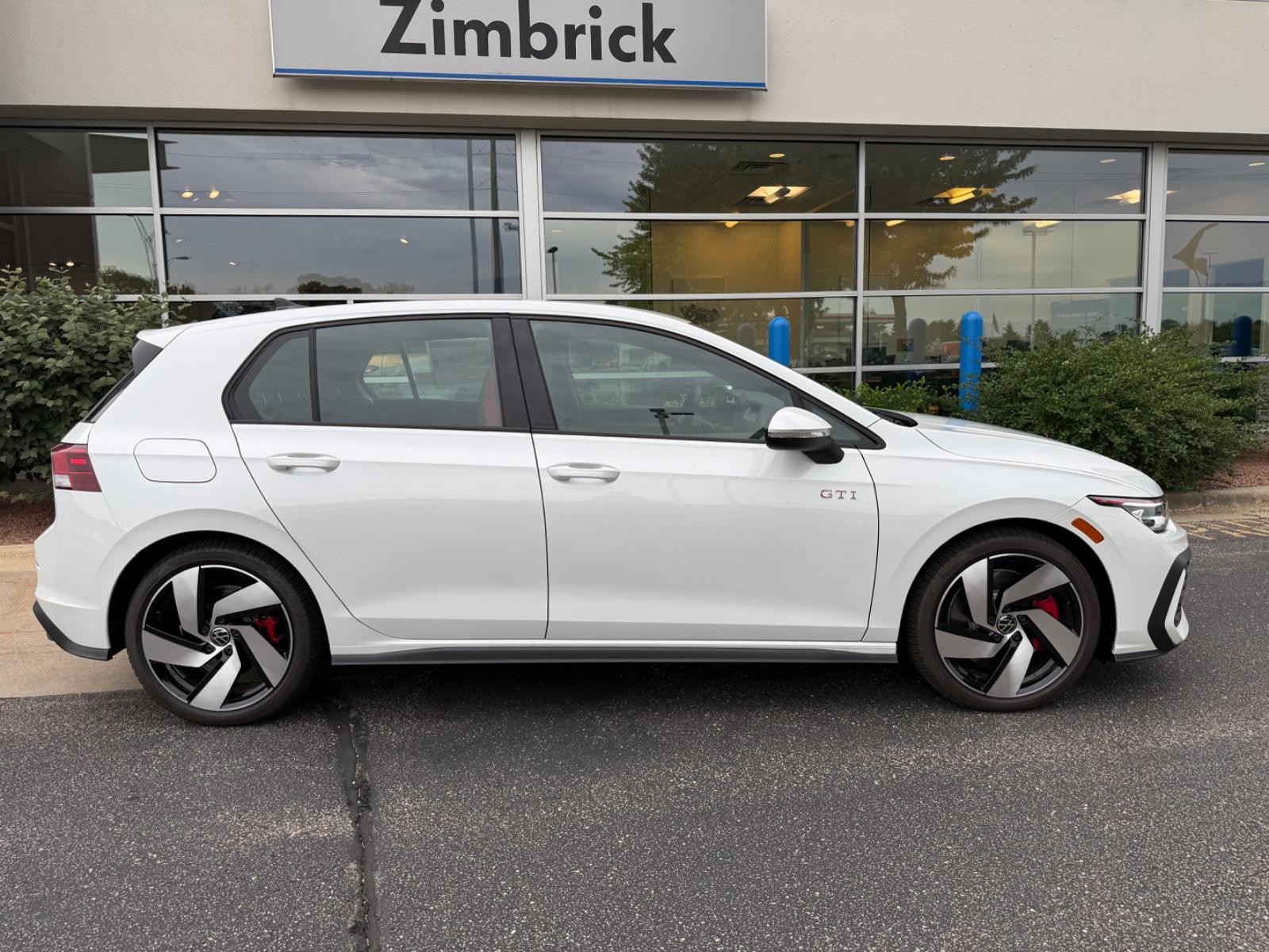 Volkswagen Golf GTI Vehicle Image 02