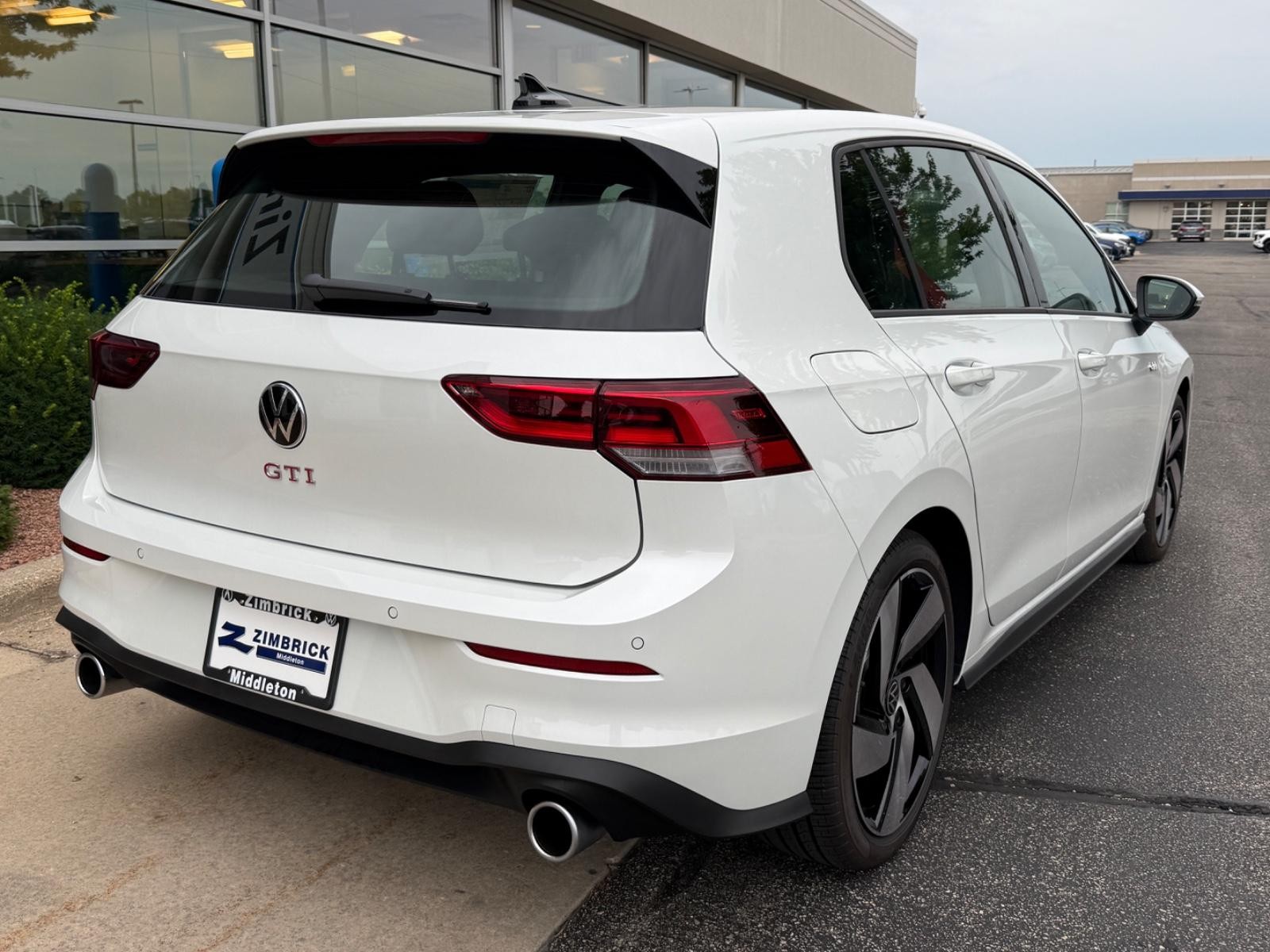 Volkswagen Golf GTI Vehicle Image 03