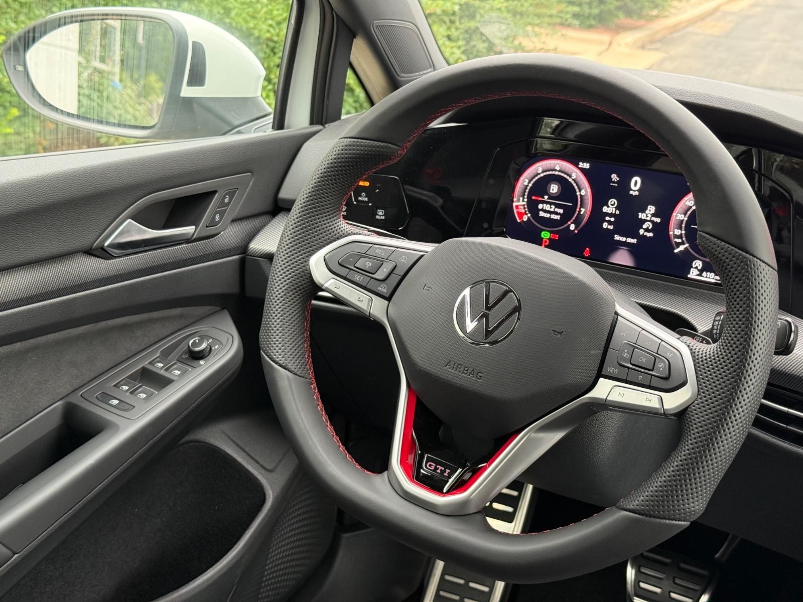 Volkswagen Golf GTI Vehicle Image 09