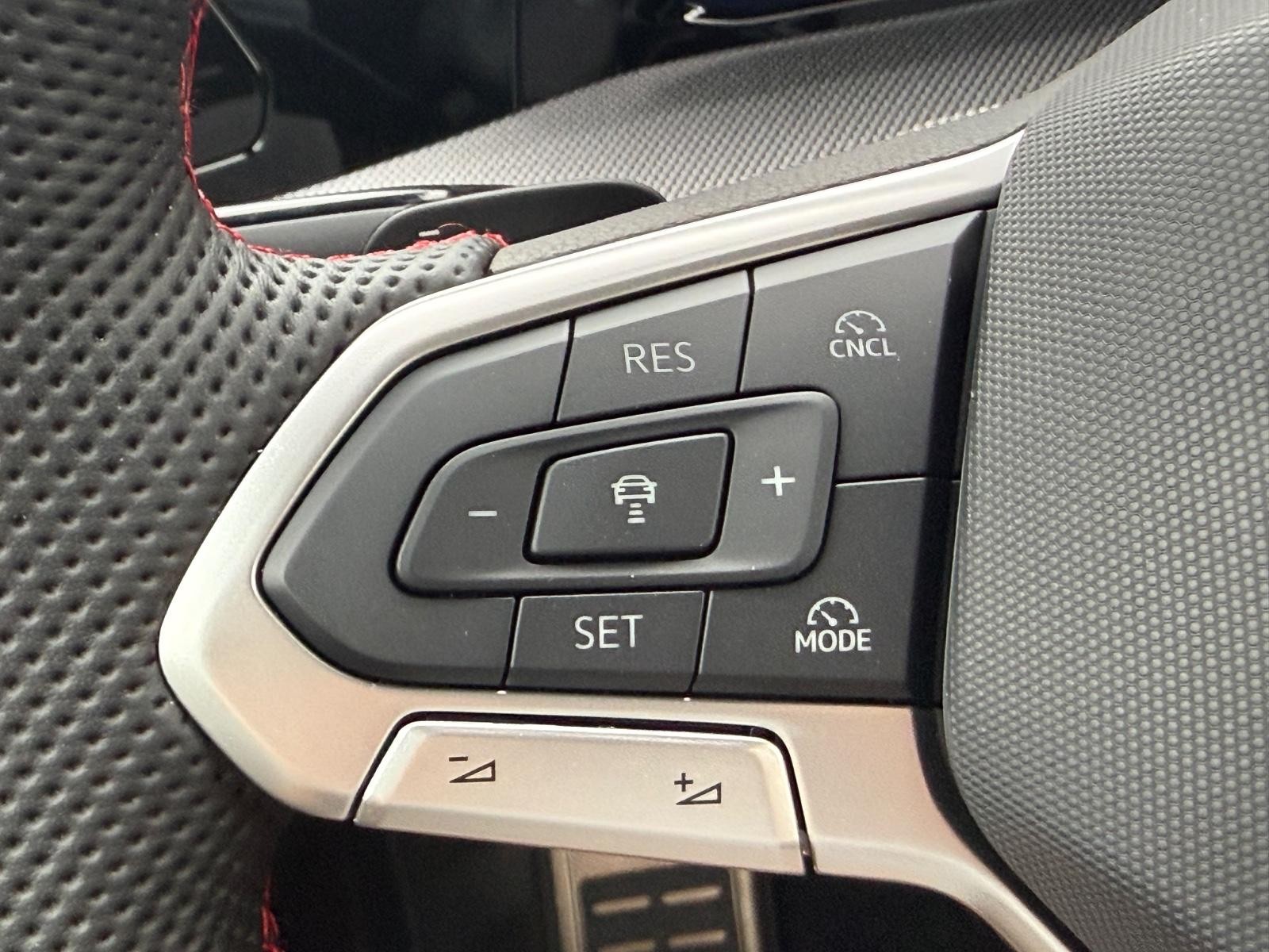 Volkswagen Golf GTI Vehicle Image 11
